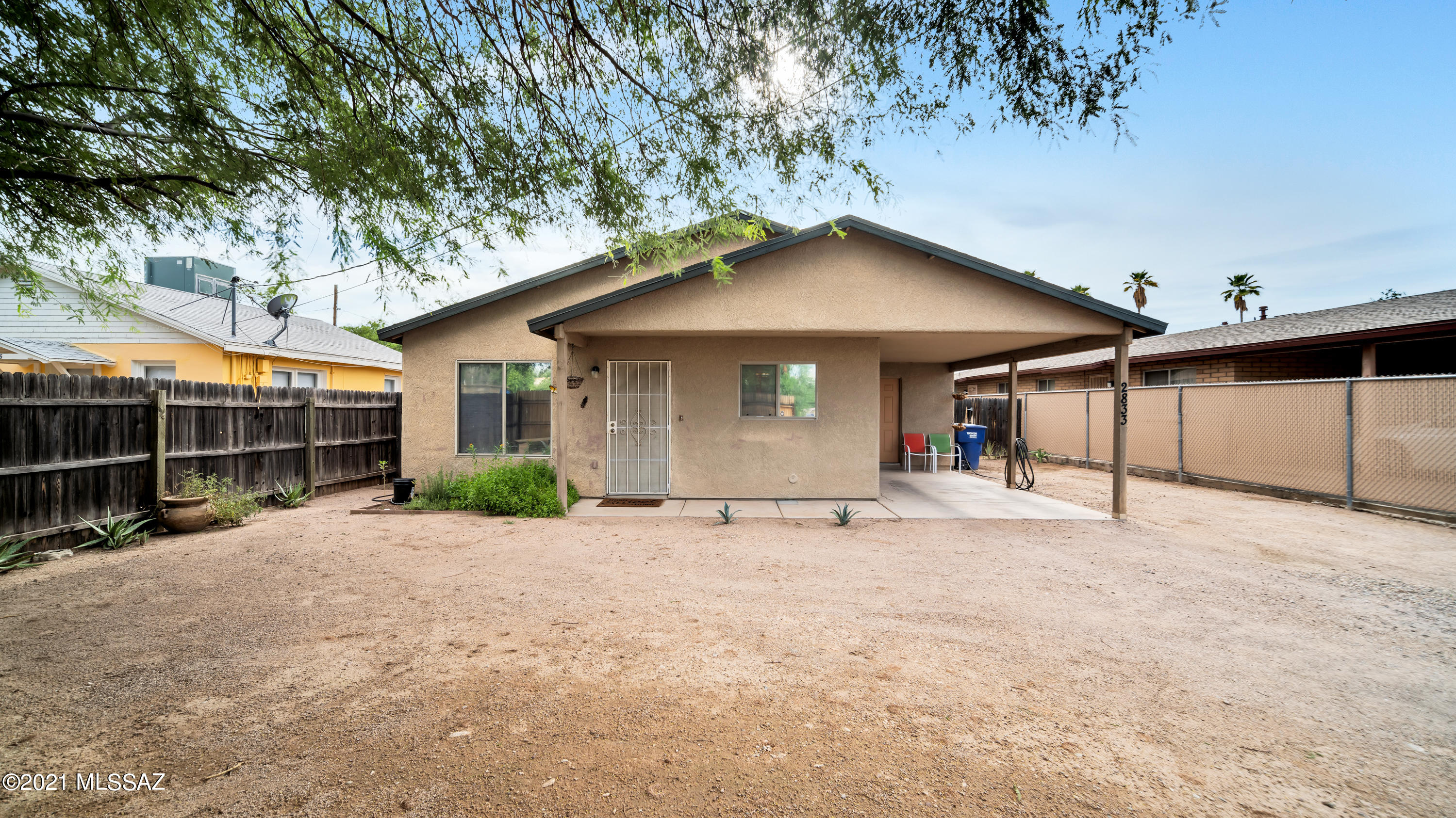 Beautiful 3 bedroom, 2 bath home in the heart of Tucson with NO HOA! This home has been loved on and move in ready!  New wood plank tile flooring, fresh paint plus it has a spacious laundry room.  
Located less than 10 minutes away from the U of A, Downtown, shopping malls, restaurants  Banner Medical Center and more!!  Hurry this one wont last long!
