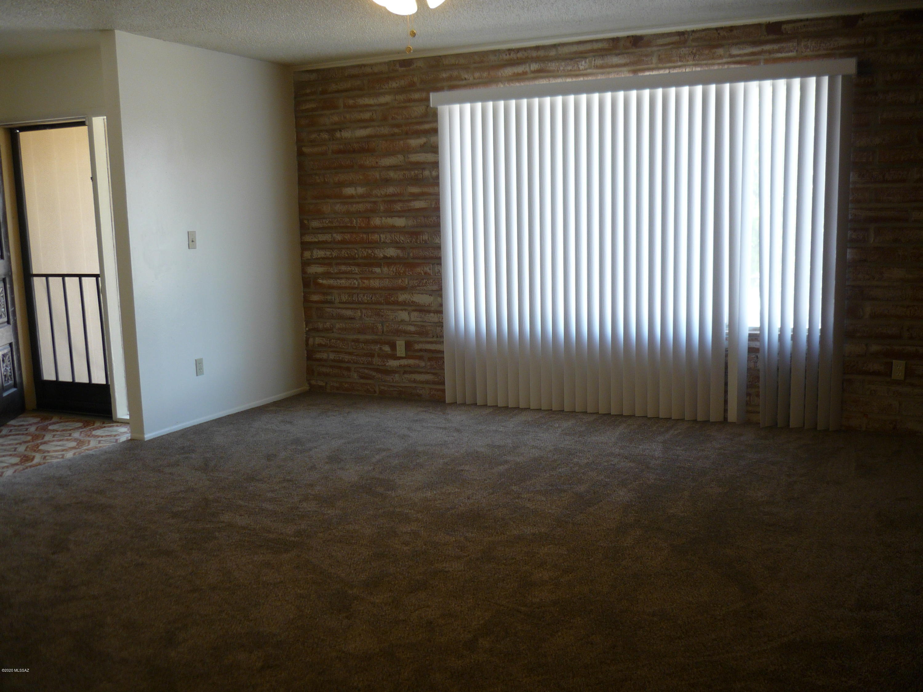 Casa Loma Estates - Residential Lease