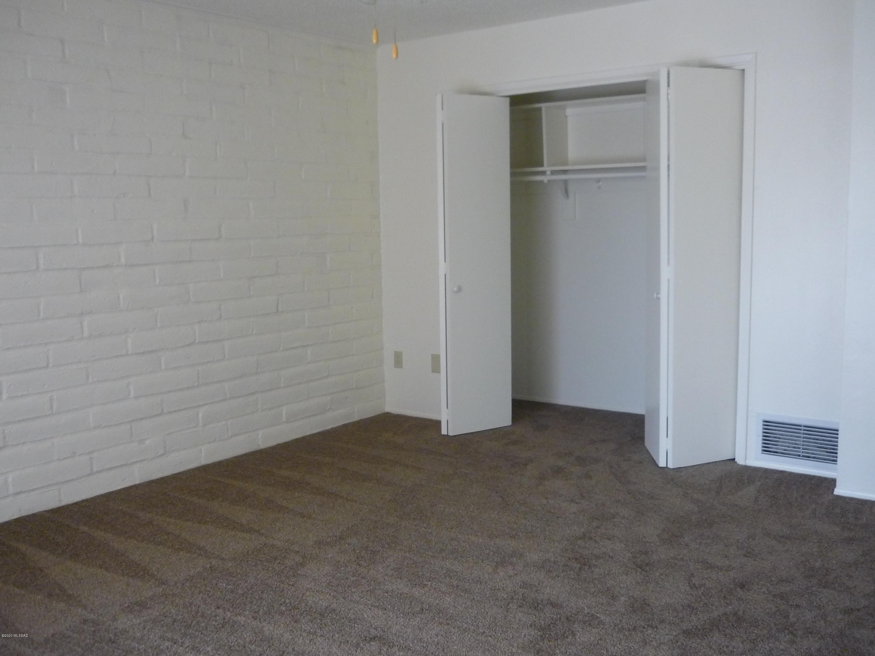Casa Loma Estates - Residential Lease