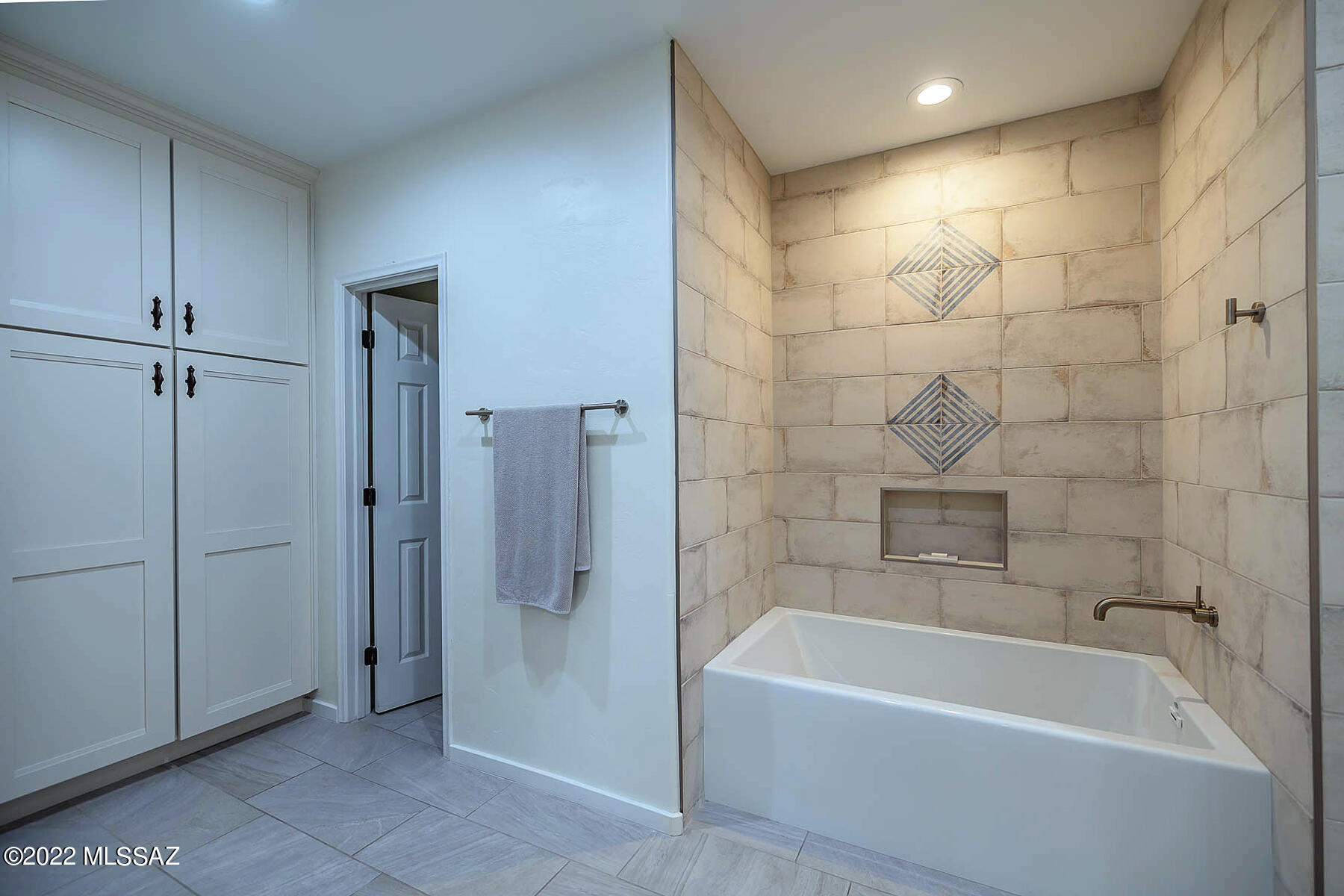 Finisterra (1-210) - Residential