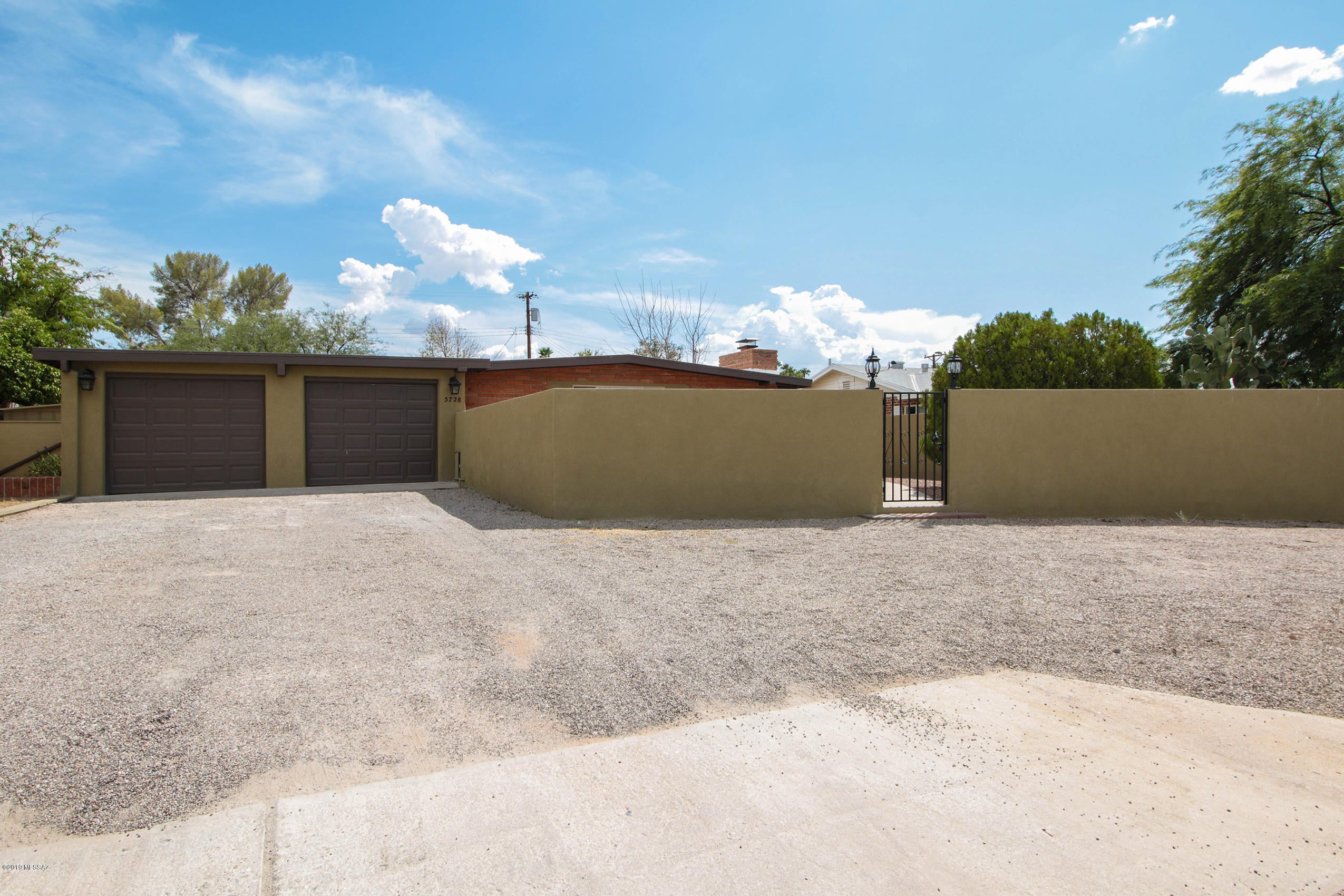 CALL ERICA POPLIN TO SCHEDULE A SHOWING 520-904-2143

Freshly modernized centrally located jewel is waiting for it's newest Renters.3 bedrooms and 2 baths. Remodeled kitchen with granite counter tops, new tile flooring, new carpeting, new furnace, new AC, low-e dual pane windows, carport turned 2 car garage, enclosed front paved courtyard, added bonus room...just to start. Merely a few miles from the UofA, shopping malls, Randolph golf course, St. Joseph's Hospital and TMC. Walking distance to Rincon HS. Close to restaurants, shopping, and more.