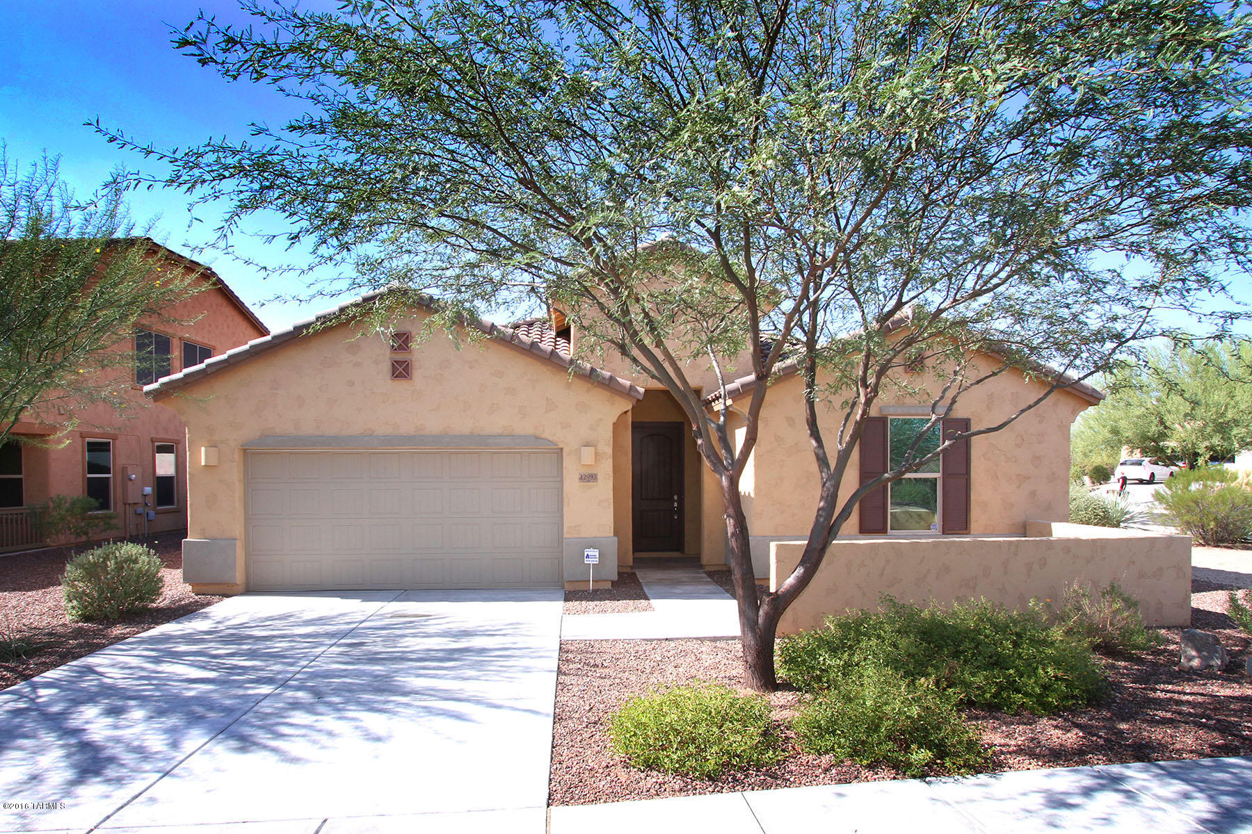 Spotless Rancho Vistoso home in Hohokam Mesa. Home sits on a corner lot with room all around, shows like a new model. Split bedroom floor plan with Formal Dining Room, Family Room, and Den. Schedule your showing of this pristine home - it just might be your New Home !