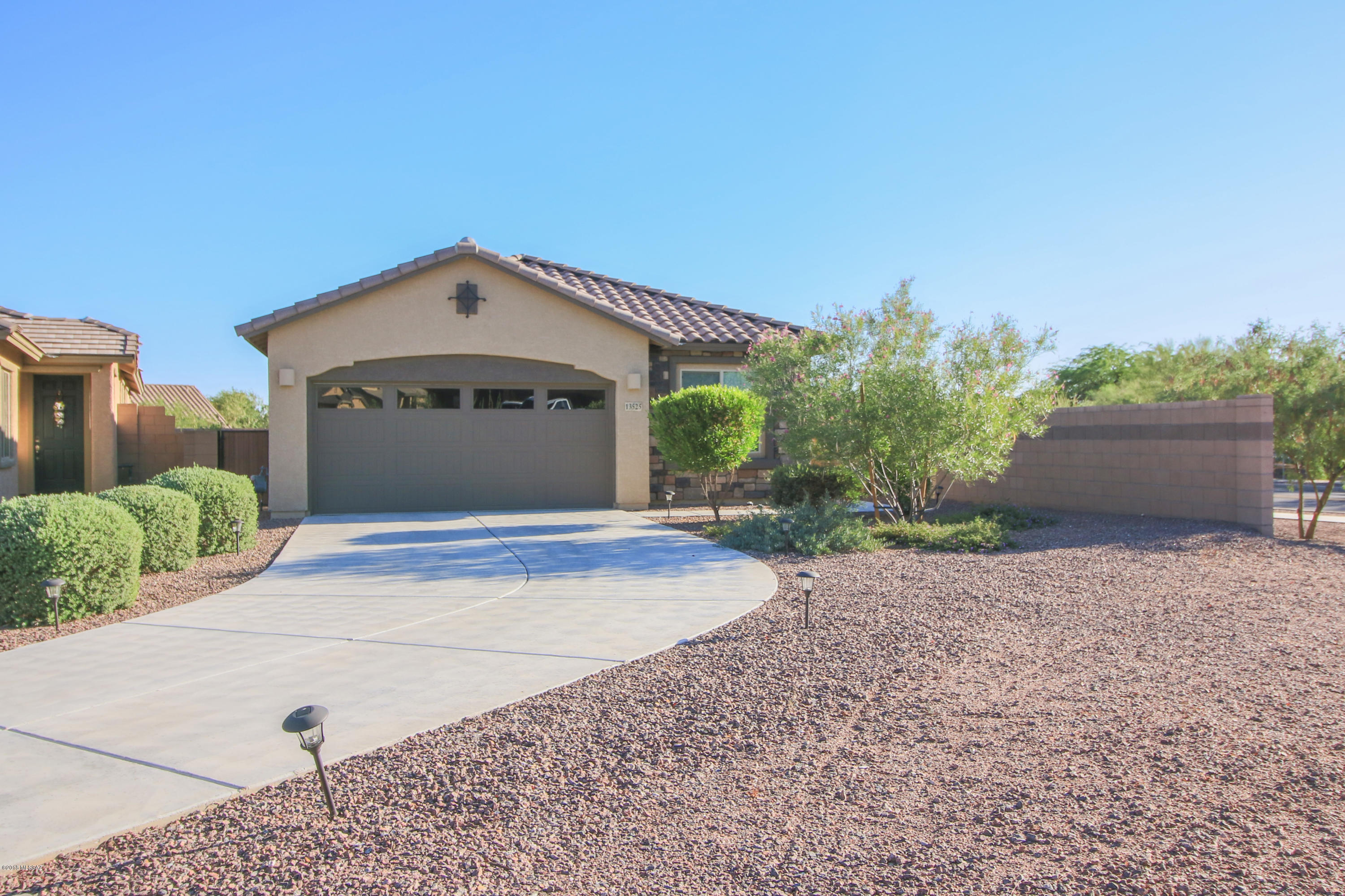 What a beautiful home! Features include a large open kitchen with all appliances, granite counter tops, lots of cabinet space (including 42'' uppers), breakfast bar & more. Lots of ceramic tile throughout, split floor plan, Jack & Jikll guest bathroom with dual sinks and tiled vanity, window coverings, large great room and ceiling fans. Master bedroom features a large walk in closet, huge walk in shower with bench, dual sinks and executive height vanity. Exterior features include a 2 car garage, soft water loop, nice covered patio with low care backyard, natural gas stub for BBQ, cul-de-sac lot, faux rock finish on the front of the home, upgraded garage door, great mountain views and so much more. Come see this beautiful home and call it yours.