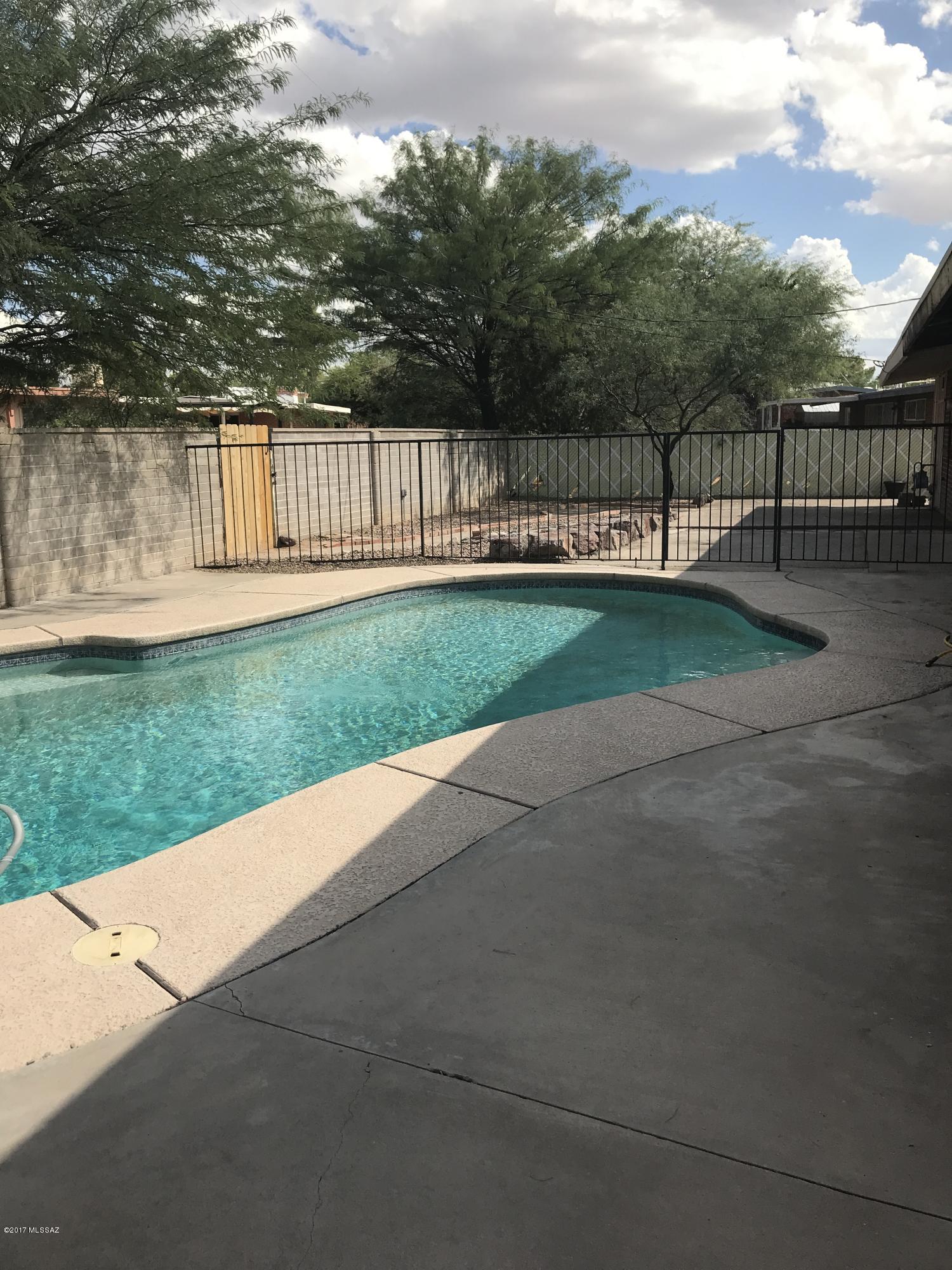 Longview Estates (194-470) - Residential Lease