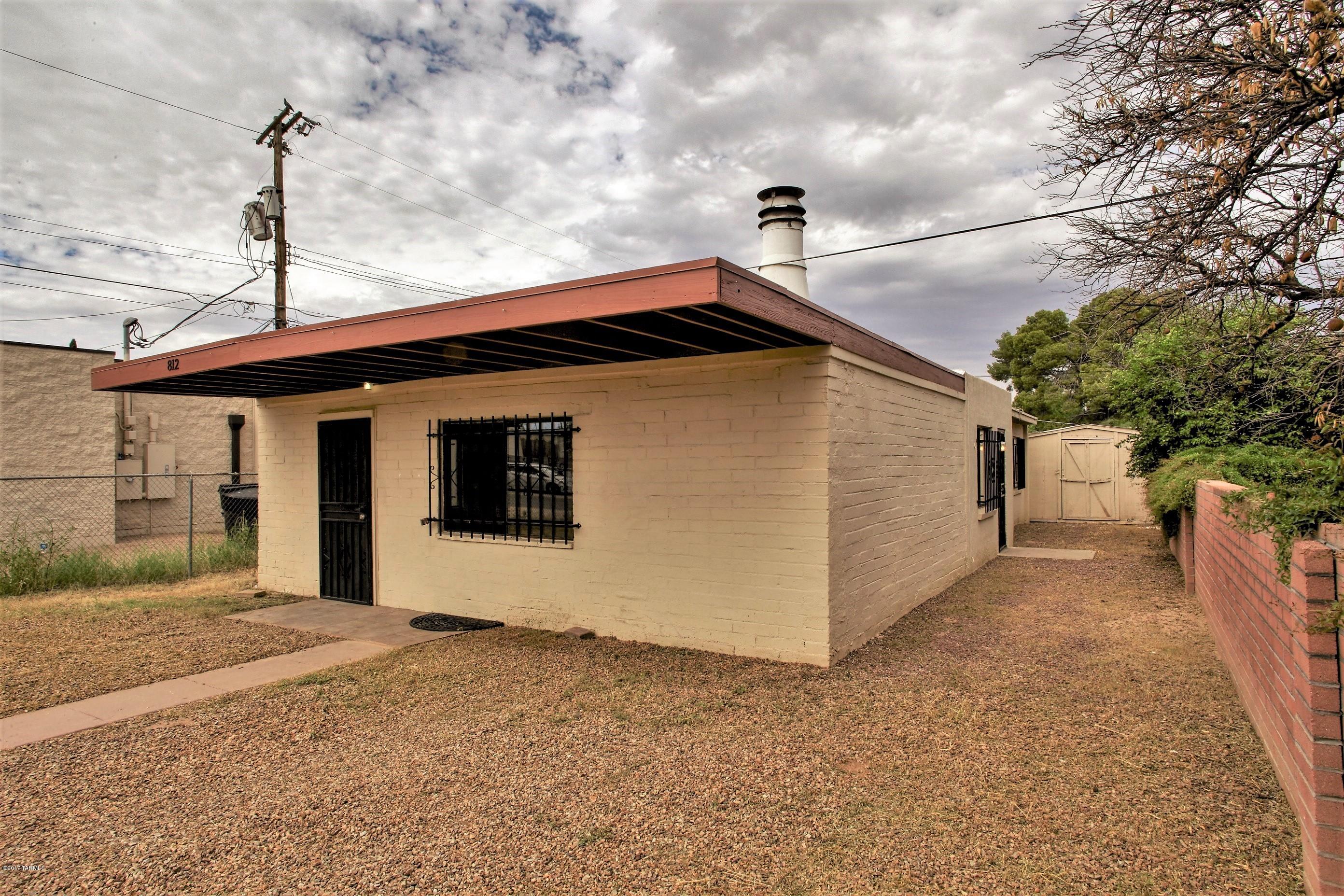 Country Club Manor - Residential