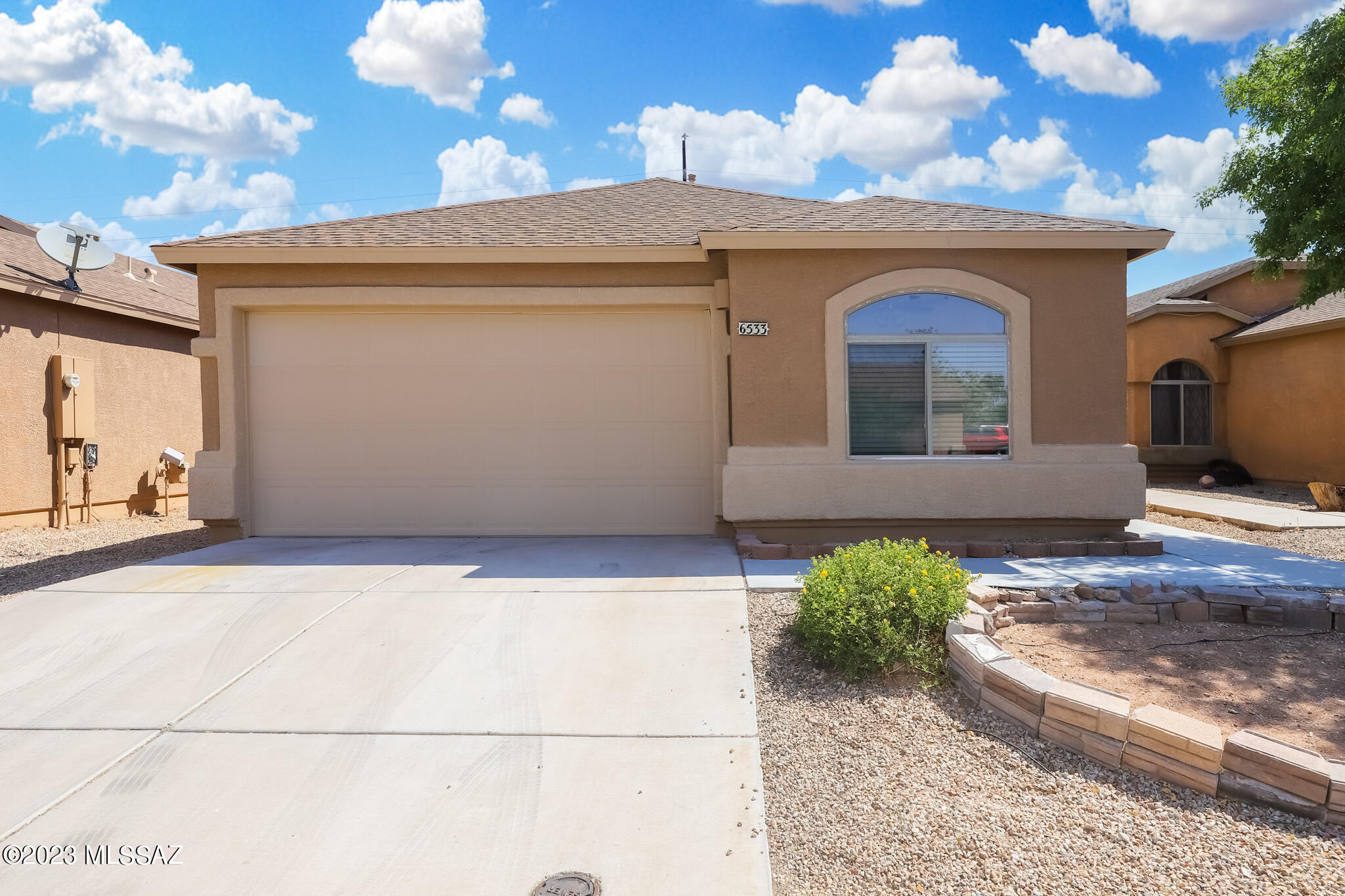 This reszi home is the perfect combo for a growing family or if you work at home. 3 bed 2 bath plus a bonus room. Can be use as a 4th bed,office or den. Top rated schools in vail district. Move in ready. You will love the tile floors in the main living areas which is great for pets! Take a self-tour today.