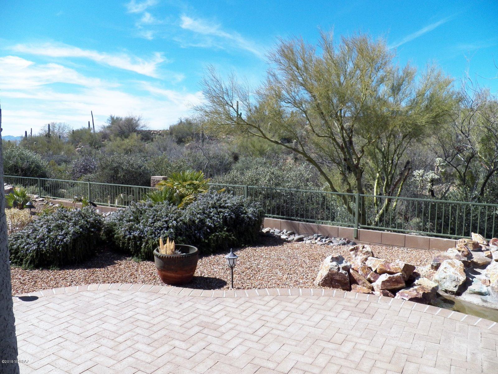 Popular Durango great room model located on 13th fairway & desert buffer at ''Arthur's Hill'' in The Highlands at Dove Mountain.  Great location with short walk to Club House.  Bright & Open floorplan, Tile flooring w/new carpeting in bedrooms. Large laundry room w/cabinets.  Kitchen features large walk in pantry and is complete with all appliances.  Back yard entertaining from extended covered brick patio w/sun screens.  Many more features.