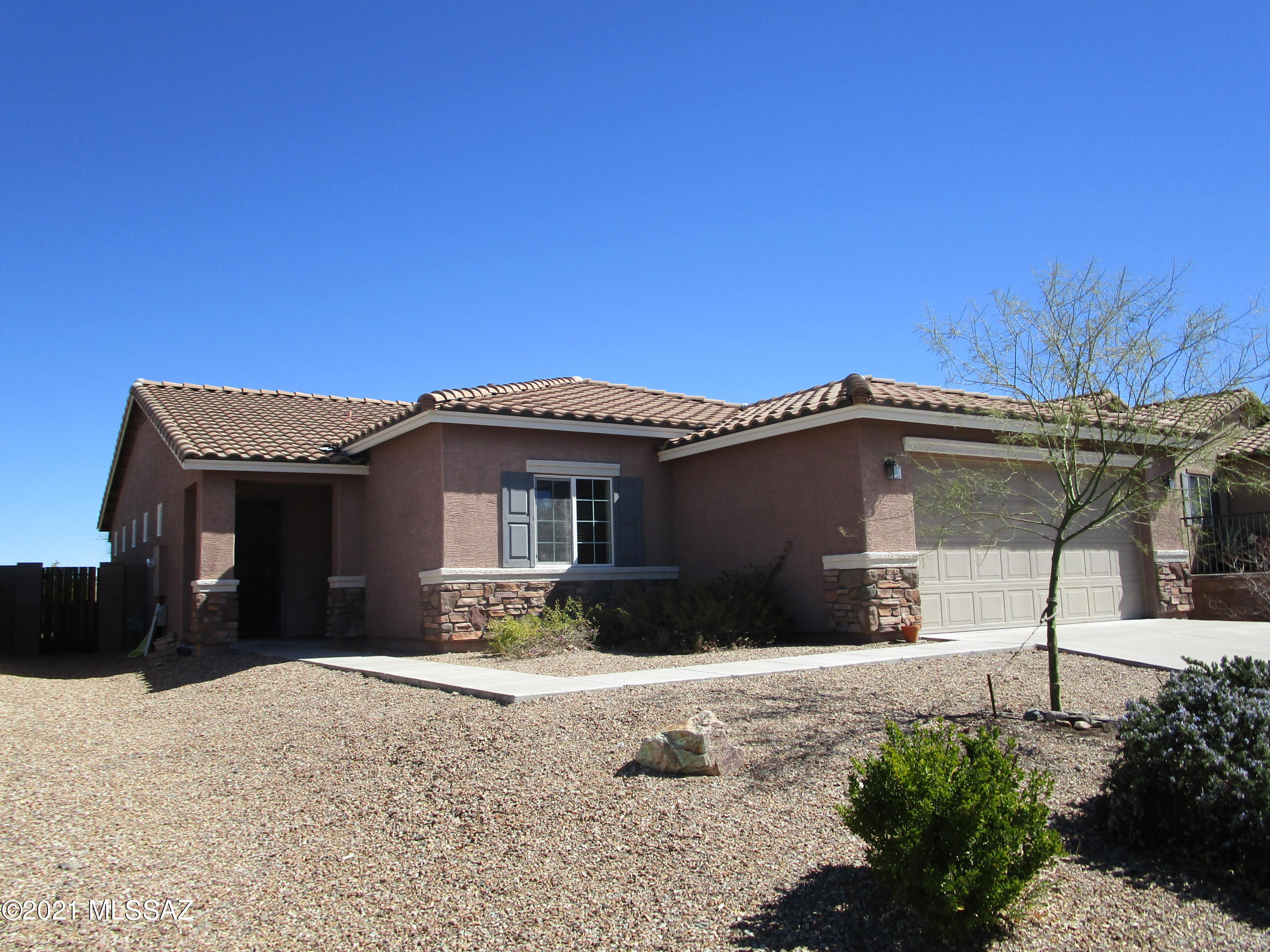 Santa Rita Ranch II Rental a''VAIL''able Now.   3-bedroom 2 bath, cozy home socked closely to the Santa Rita Mountains and backs to common area overlooking the Rincon Mountains with view fence and no rear neighbors.  Enjoy beautiful views and sunsets with privacy over the back covered awning.  This 1716 sq ft home has an open floor plan, freshly painted with center island in spacious kitchen with plenty of storage & gas appliance.  Washer & Dryer included!  Large master bedroom, separate stand-up shower, garden tub, vanity & walk-in closet with built in shelving.  2 car-garage with water softener.  Nearby park with basketball courts, swing sets and BBQ areas within walking distance.  Located within the Vail School District.  Please visit VailPropertyMGT.com for an application.
