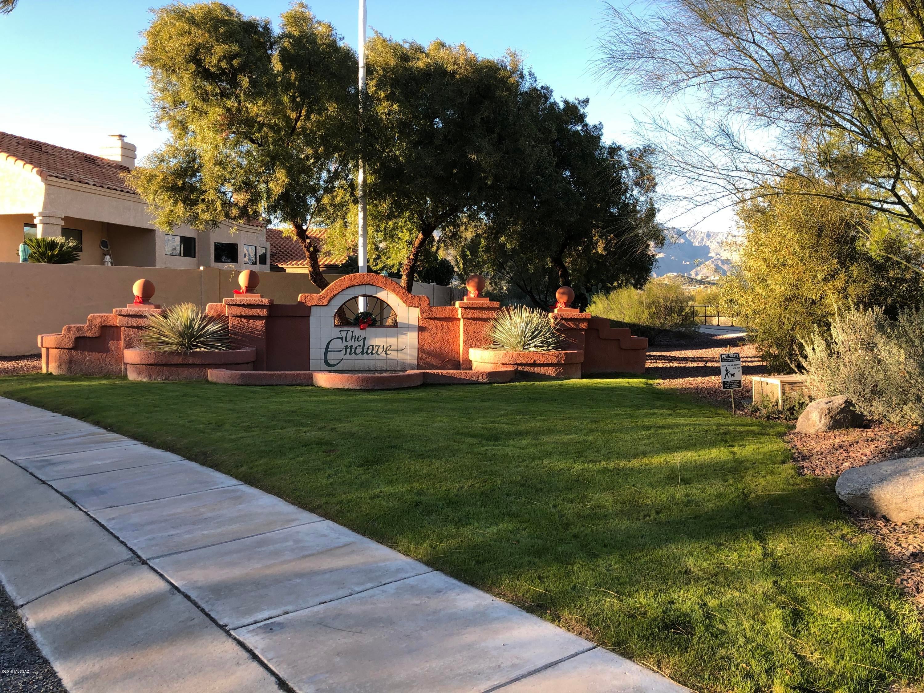 This is one sparkling home in a very beautiful setting at the Enclave near the Tanque Verde Wash! With hiking and biking trails just a few feet away! 3 bedroom home with split floor plan and high vaulted ceilings. Great room w/dining area and wood floors! Breakfast nook w/great views of rear yard.Ready to move in! Backs to common area for total privacy! You will not be disappointed! BROKER DOES NOT PARTICIPATE IN CITY OF TUCSON- SECTION 8 PROGRAM EFFECTIVE 1/1/2019.