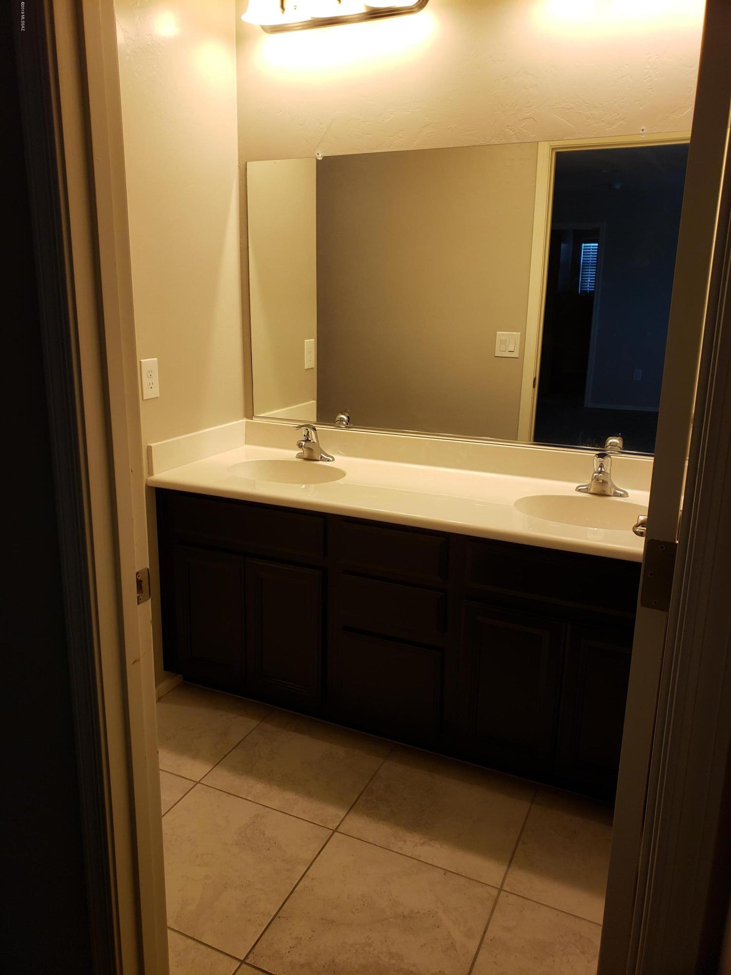 La Estancia De Tucson (1-330) - Residential Lease