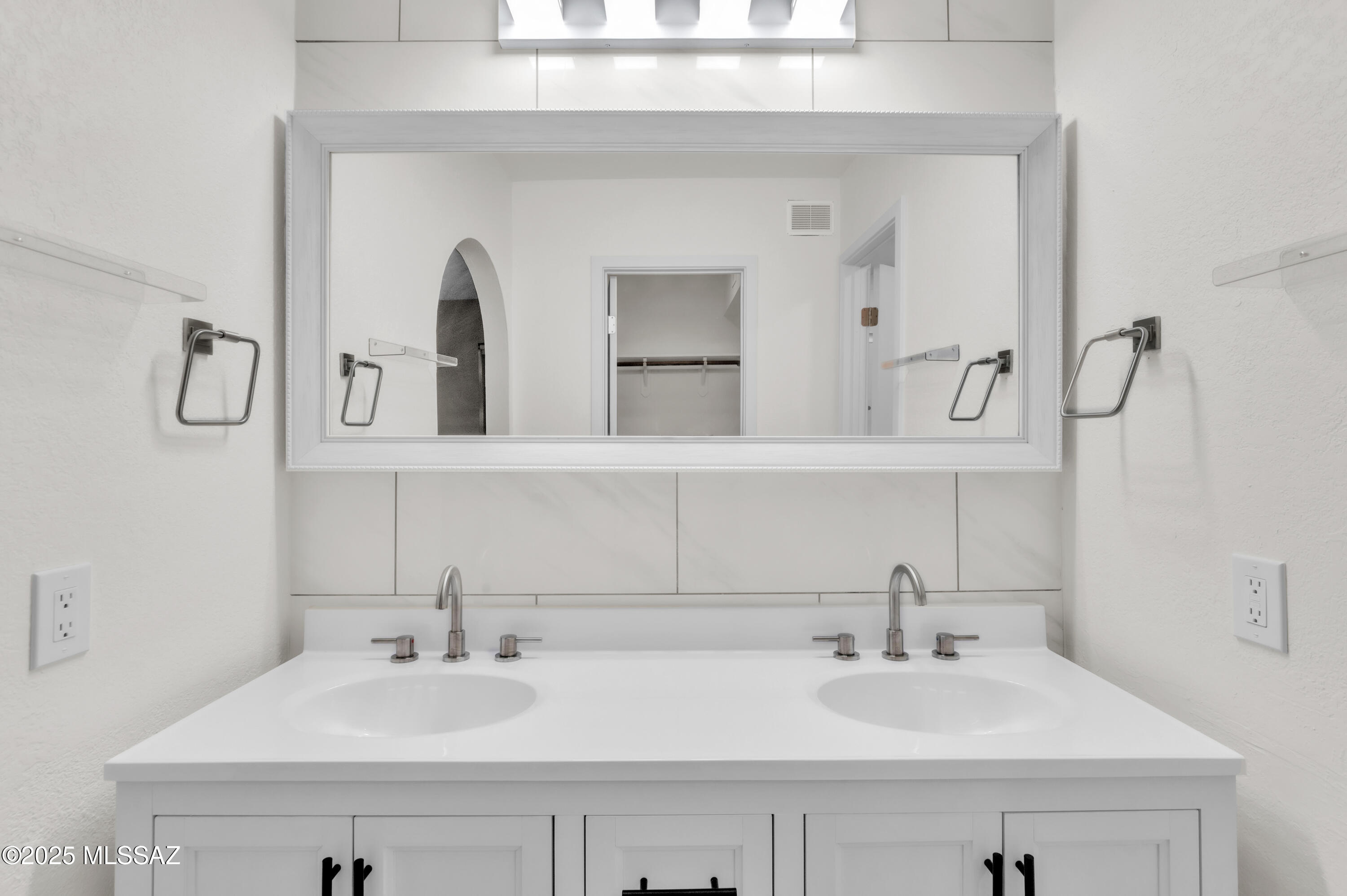 Catalina Madre (1-70) - Residential