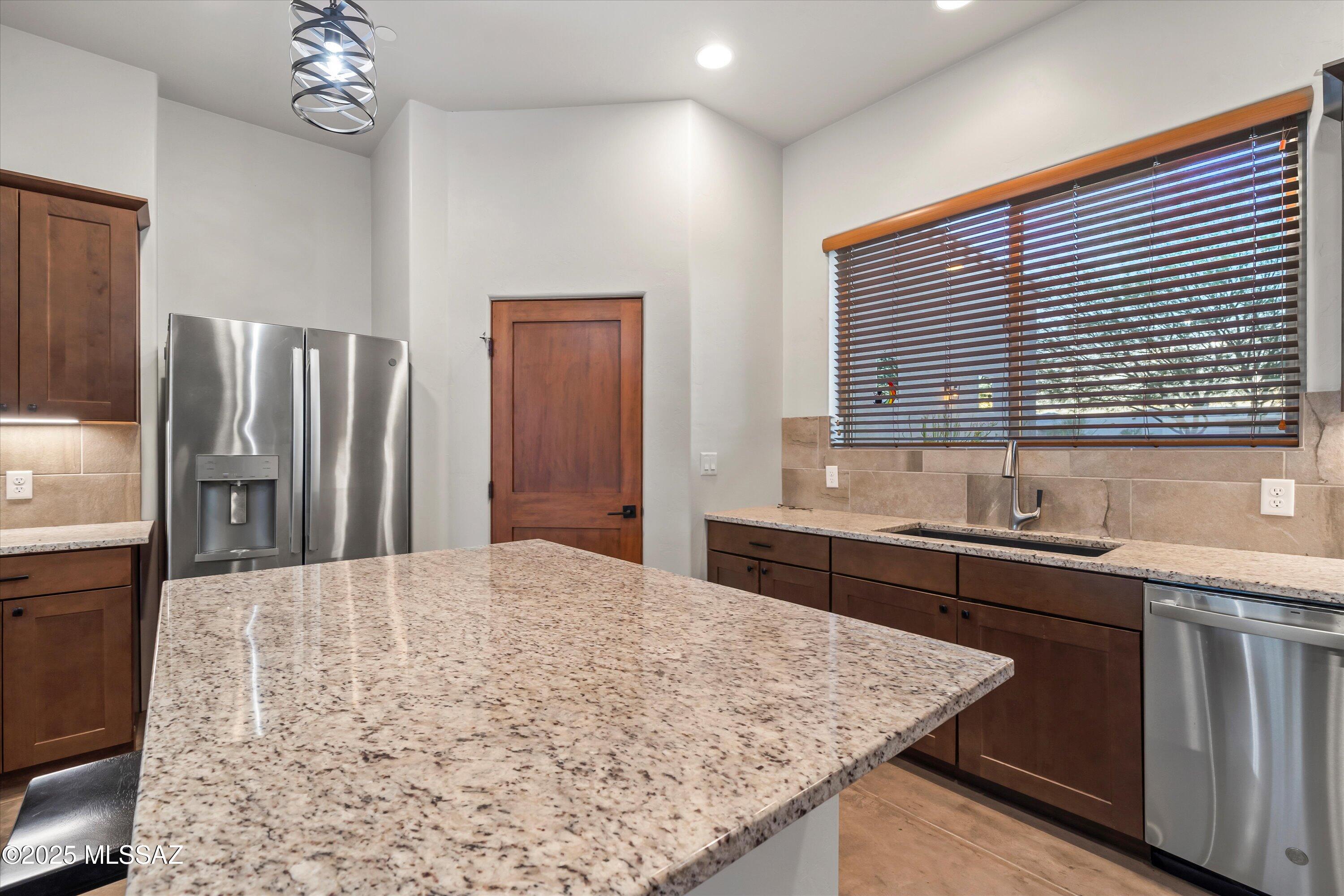 Las Rocas - Residential