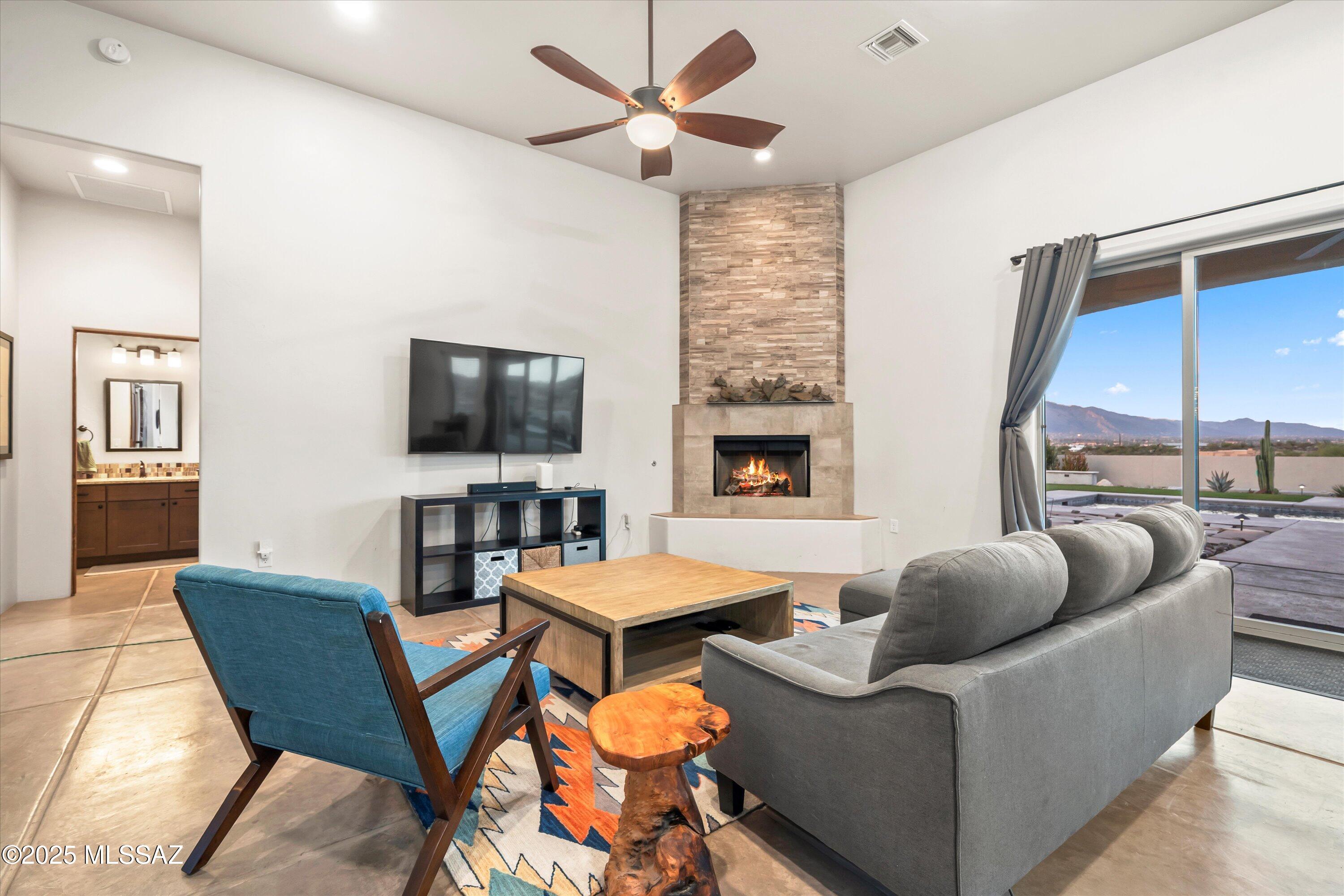 Las Rocas - Residential
