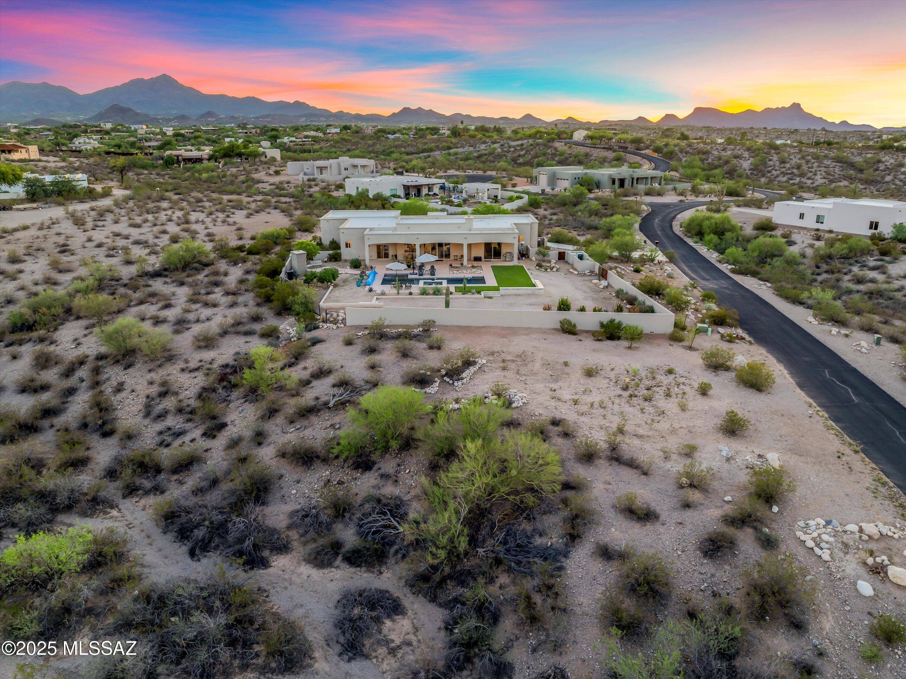 Las Rocas - Residential