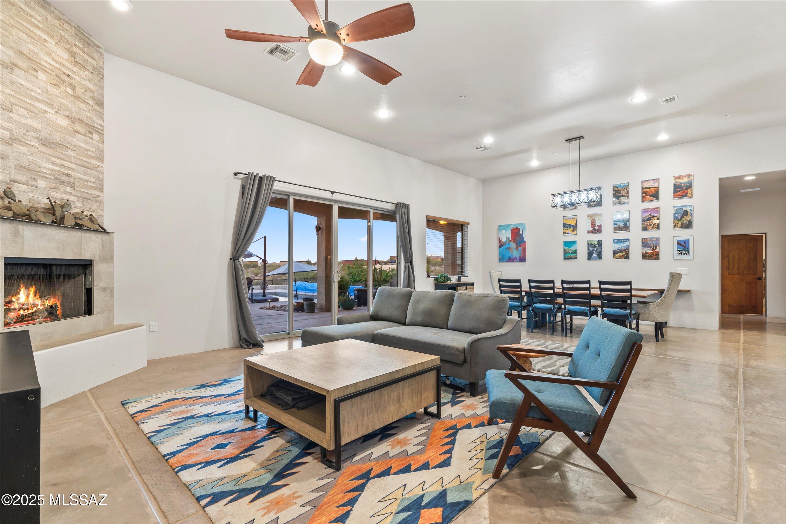 Las Rocas - Residential