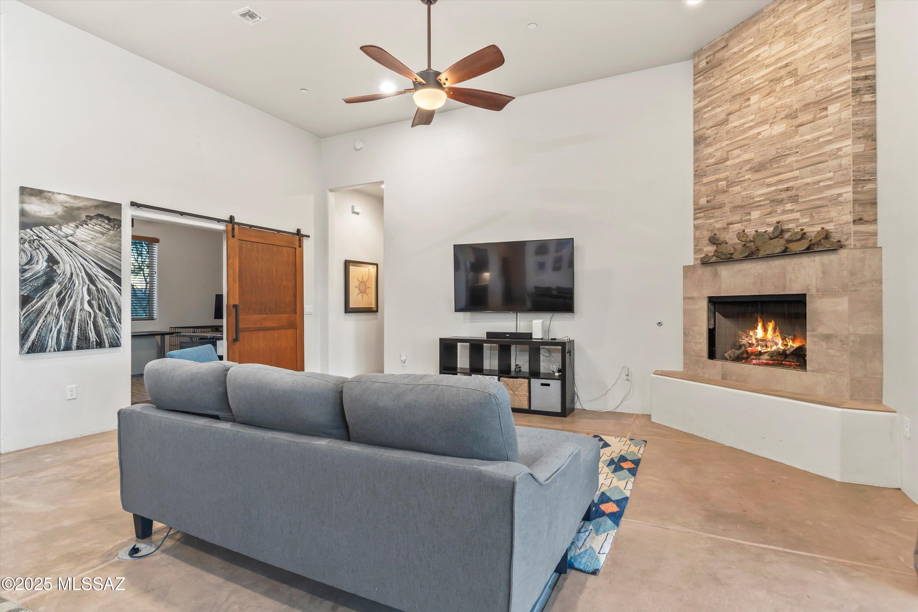 Las Rocas - Residential