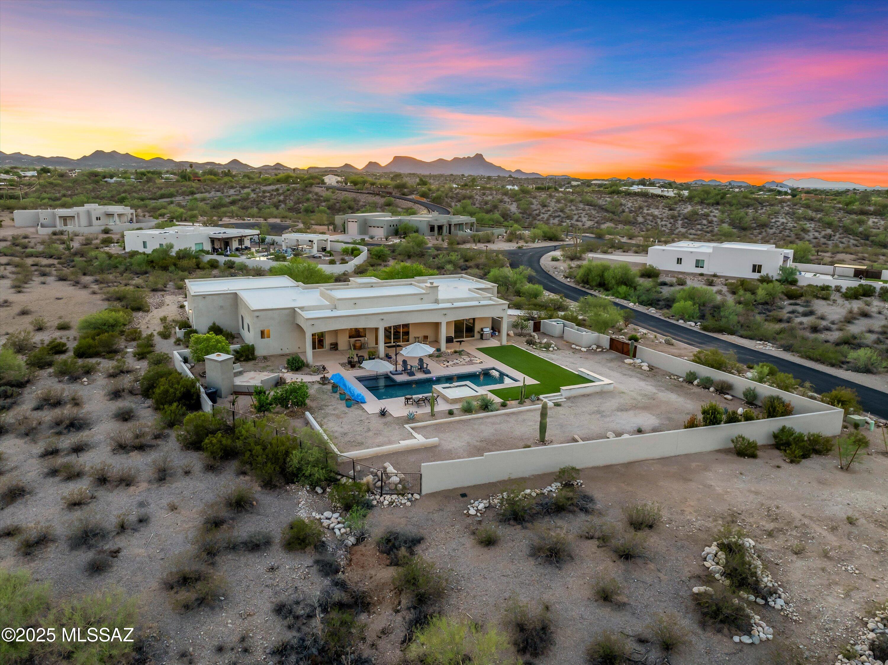 Las Rocas - Residential