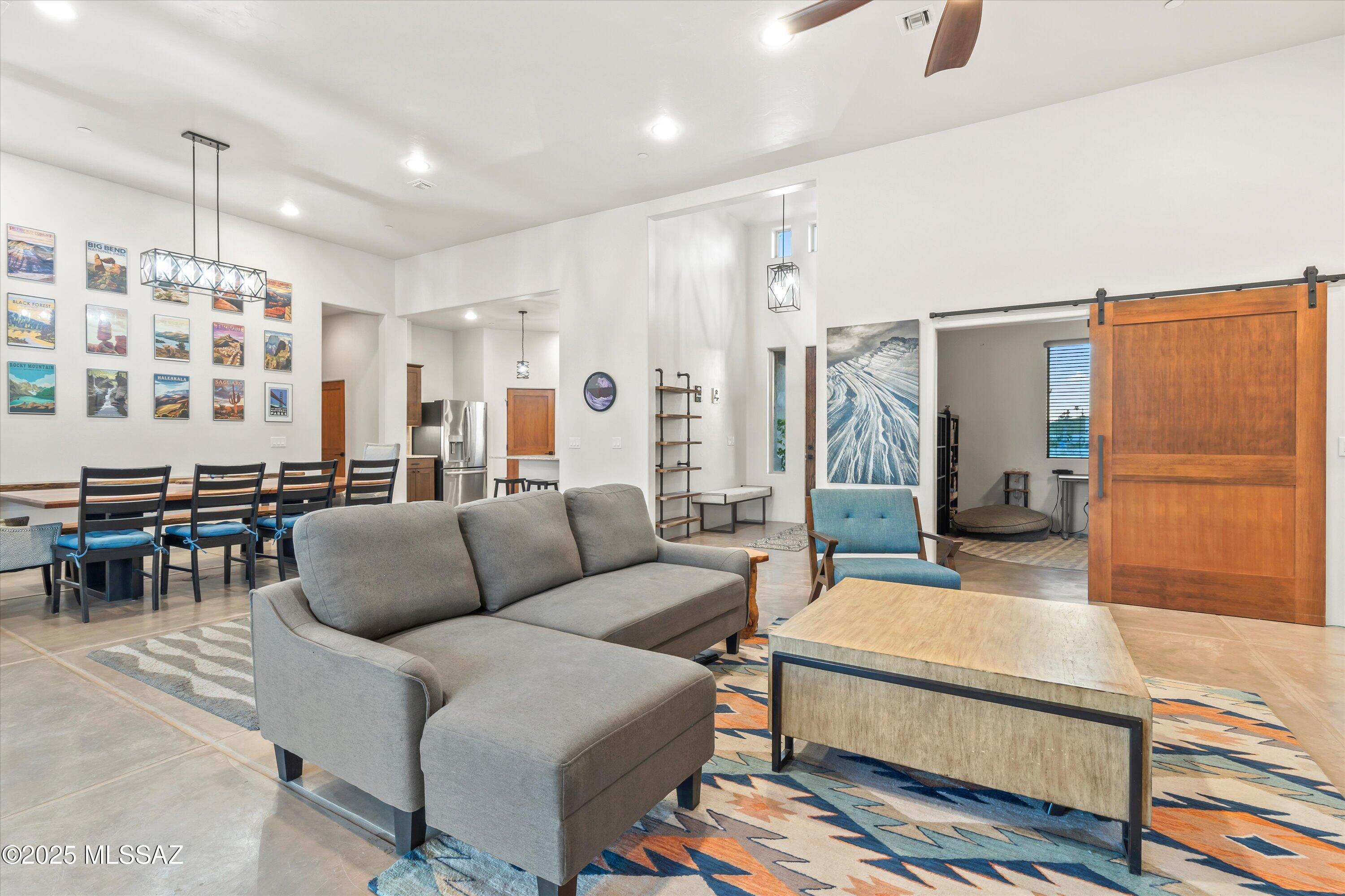Las Rocas - Residential