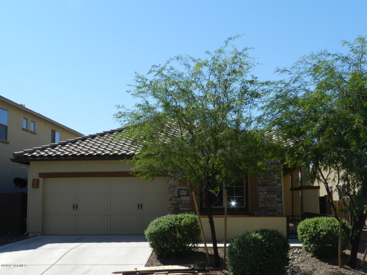 Oro Valley - (La Canada/Moore Rd) Newer Community - 2145 sq.ft. 4 bedrooms, 2 bath, Formal Living Area, Family Room and Separate Dinning Area, All Stainless Steel Appliances, Electric Cooking and Heating, Master Suite w/ Walk in Closet, Double Sink in Master Bath w/Garden Tub and Separate Shower, Tile & Carpet Through out, Laundry Room w/Washer, Dryer and Sink, 2 car garage, Mature Landscaping in Front Yard on Drip Irrigation System . Please call office to schedule an appointment.
