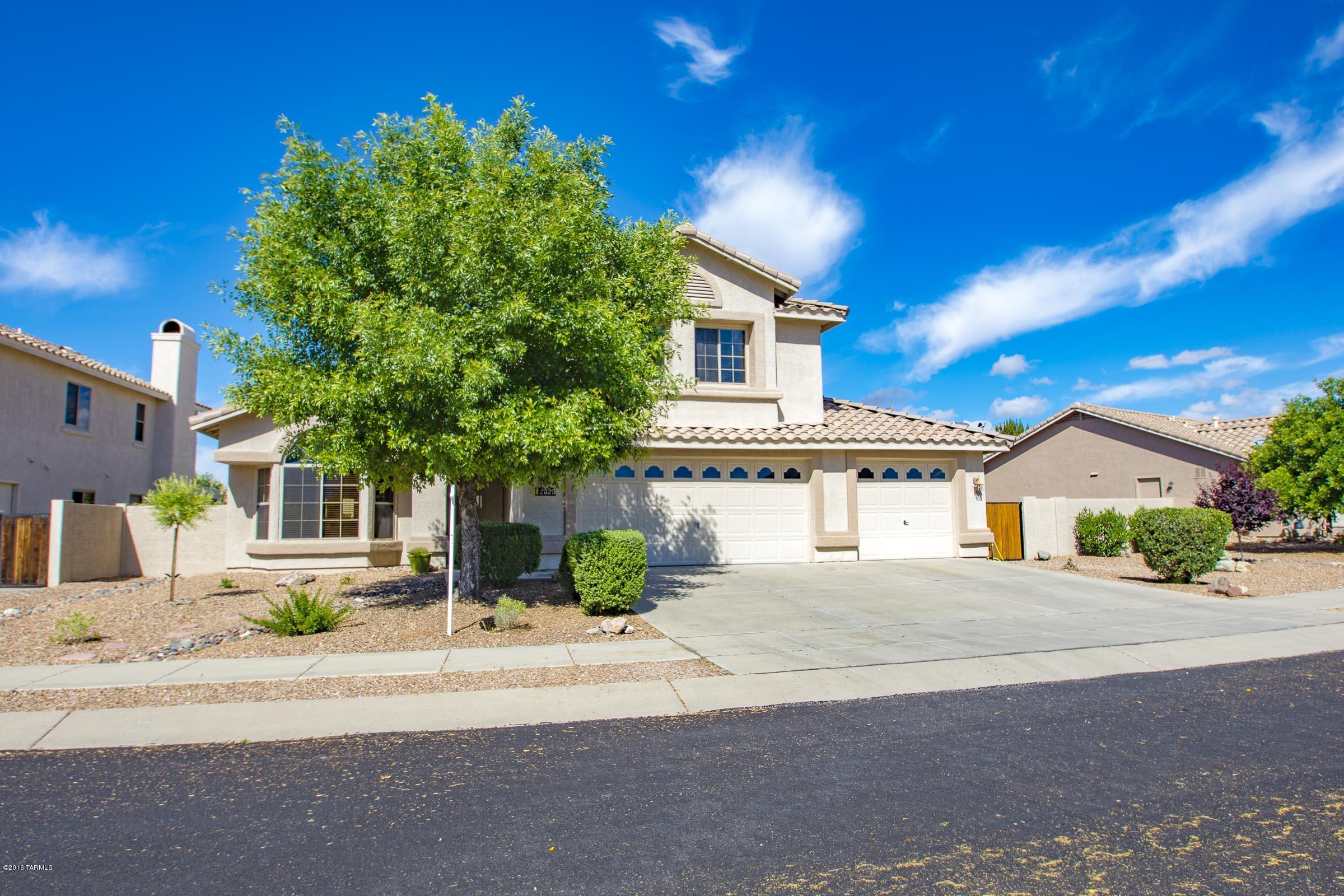 Priced to sell!!Immaculate 5 br,3ba, 3 car garage ready to move in.Loved by original owners,freshly painted inside and out,new carpet,tile,roof.Kitchen w/ss appliances,glass tile backsplash, corian counters,huge walk-in pantry. Huge family room w/fireplace looking out at beautiful backyard w/pool to entertain.Downstairs bedroom could be mother-in law, office, etc. Water softner and reverse osmosis, lemon,orange,lime fruit trees.  Close to shopping, school,hiking,and golf.