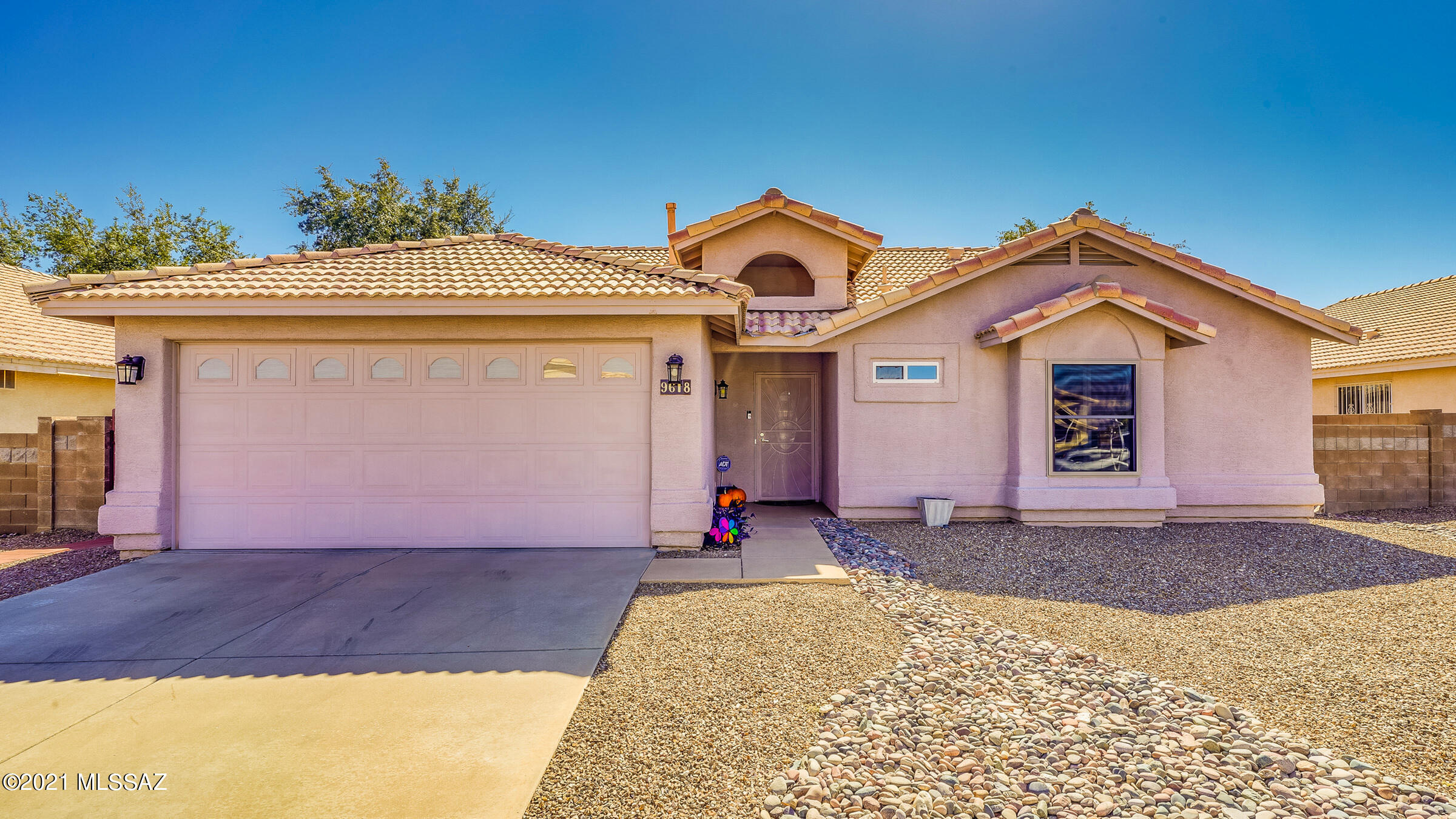 PRIDE OF OWNERSHIP truly shows in this stunning 3 bedroom, 2 bath home + BONUS RM/OFFICE/DEN. Many wonderful features throughout including a spacious kitchen w/ STAINLESS STEEL APPLIANCES & BRAND NEW Kenmore Elite FRENCH DOOR REFRIGERATOR (conveys), glass cooktop stove, cabinets w/dual pull outs,  GRANITE COUNTERTOPS & breakfast bar. Open concept living area w/ VAULTED CEIILING wired for surround sound. Bedrooms w/ WALK-IN CLOSETS, ceiling fans & DUAL VANITIES in both full bethrooms. HUGE MASTER SUITE w/ BONUS ROOM with separate MINISPLIT HEATING/COOLING. The sun screened ENCLOSED AZ ROOM has epoxy floor & Tommy Bahama fans, great spot to enjoy the hot summer months in comfort. HUGE BACKYARD w/ SHED (conveys), WHOLE HOME HUMIDIFIER SYSTEM, NO CARPET THROUGHOUT, TRULY A MUST SEE!!