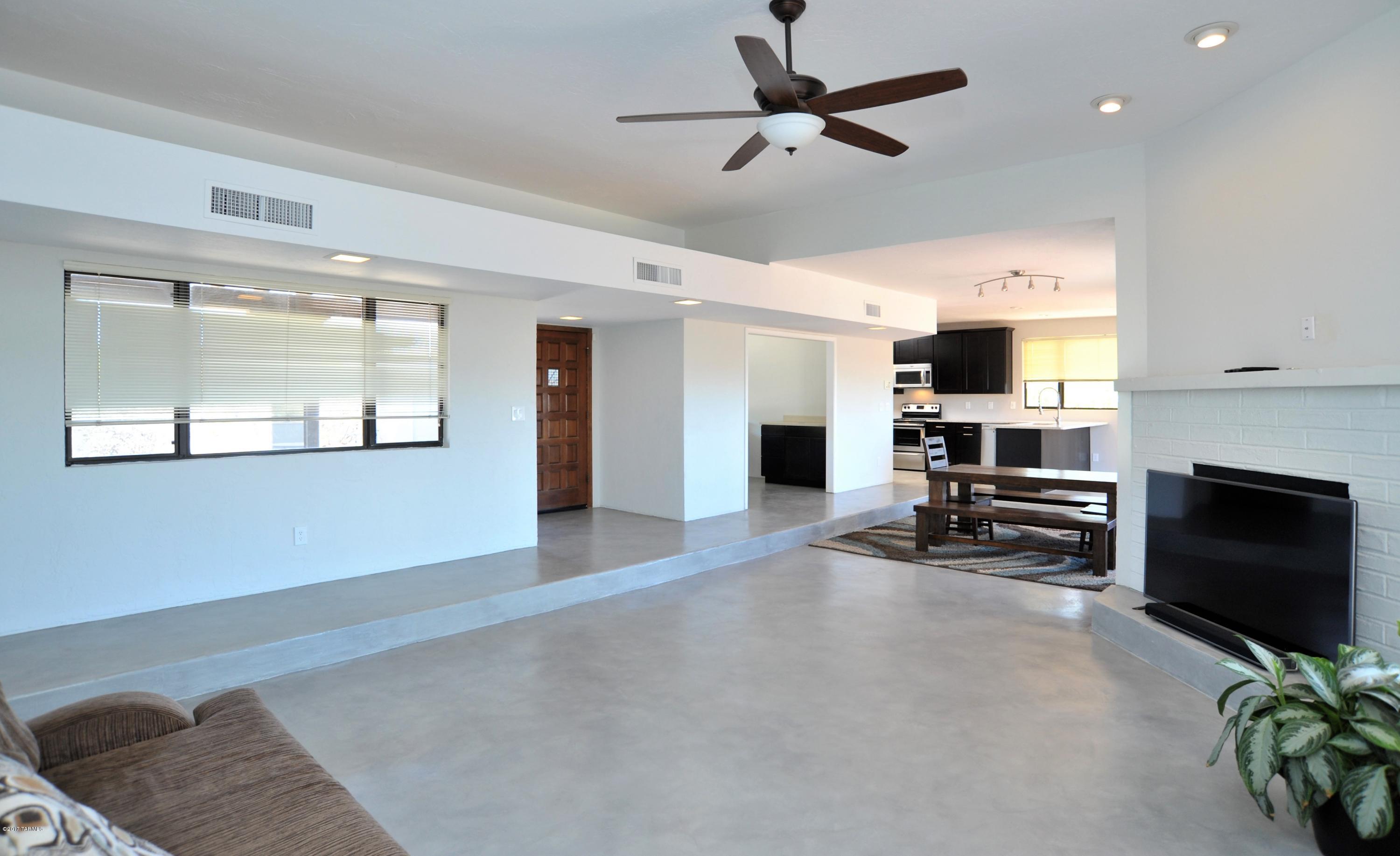 Las Alturas (1-167) - Residential