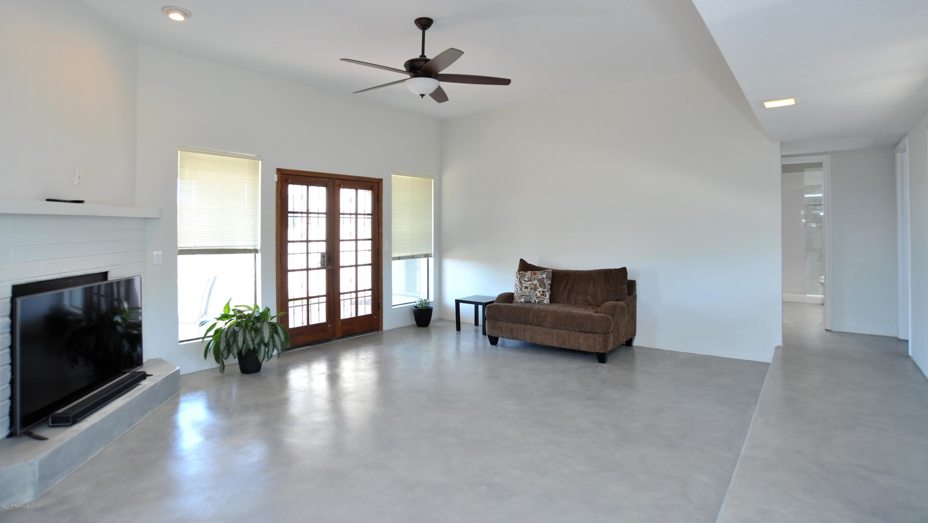 Las Alturas (1-167) - Residential