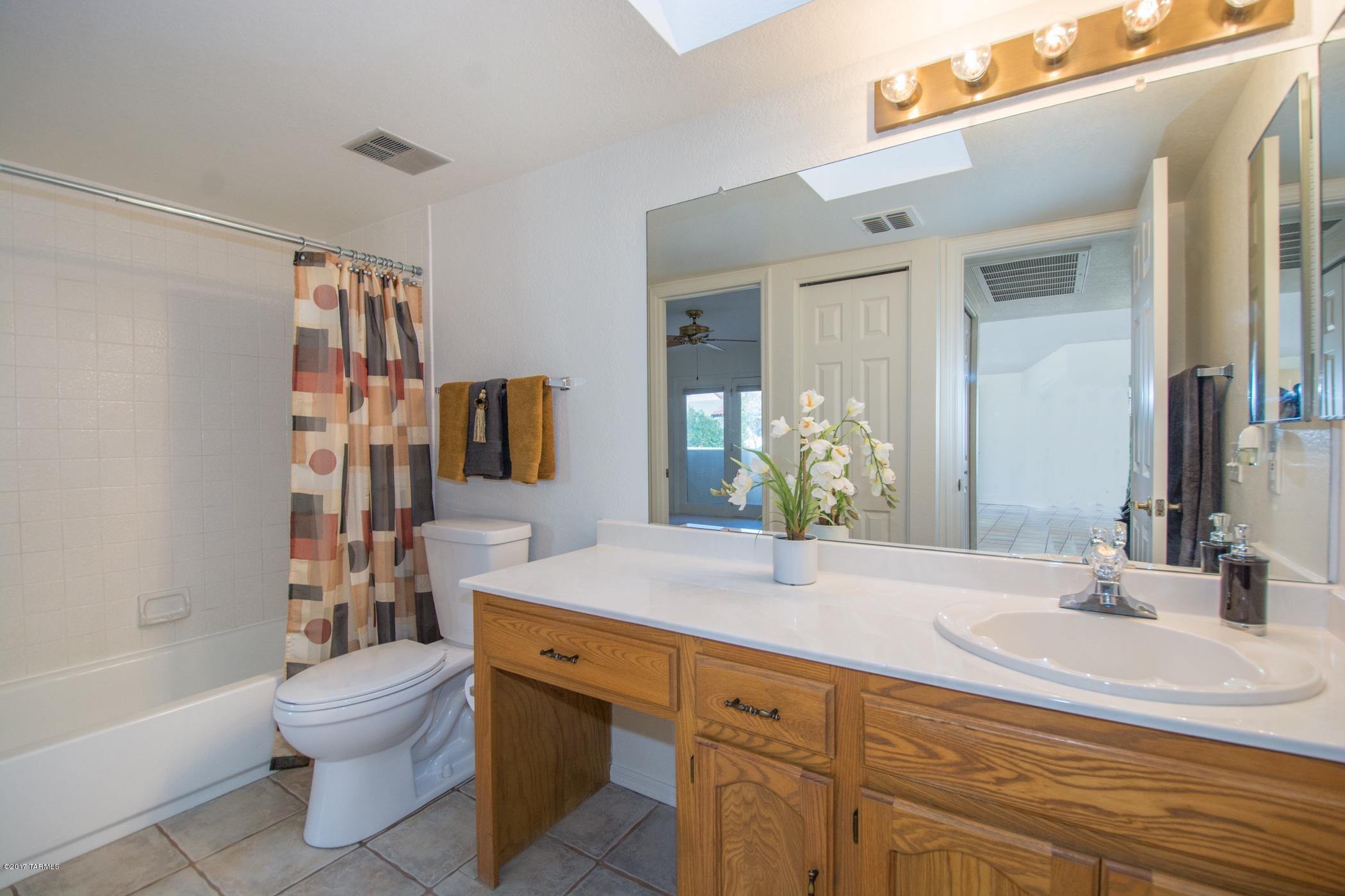 Twelve Hundred River Rd Condos - Residential