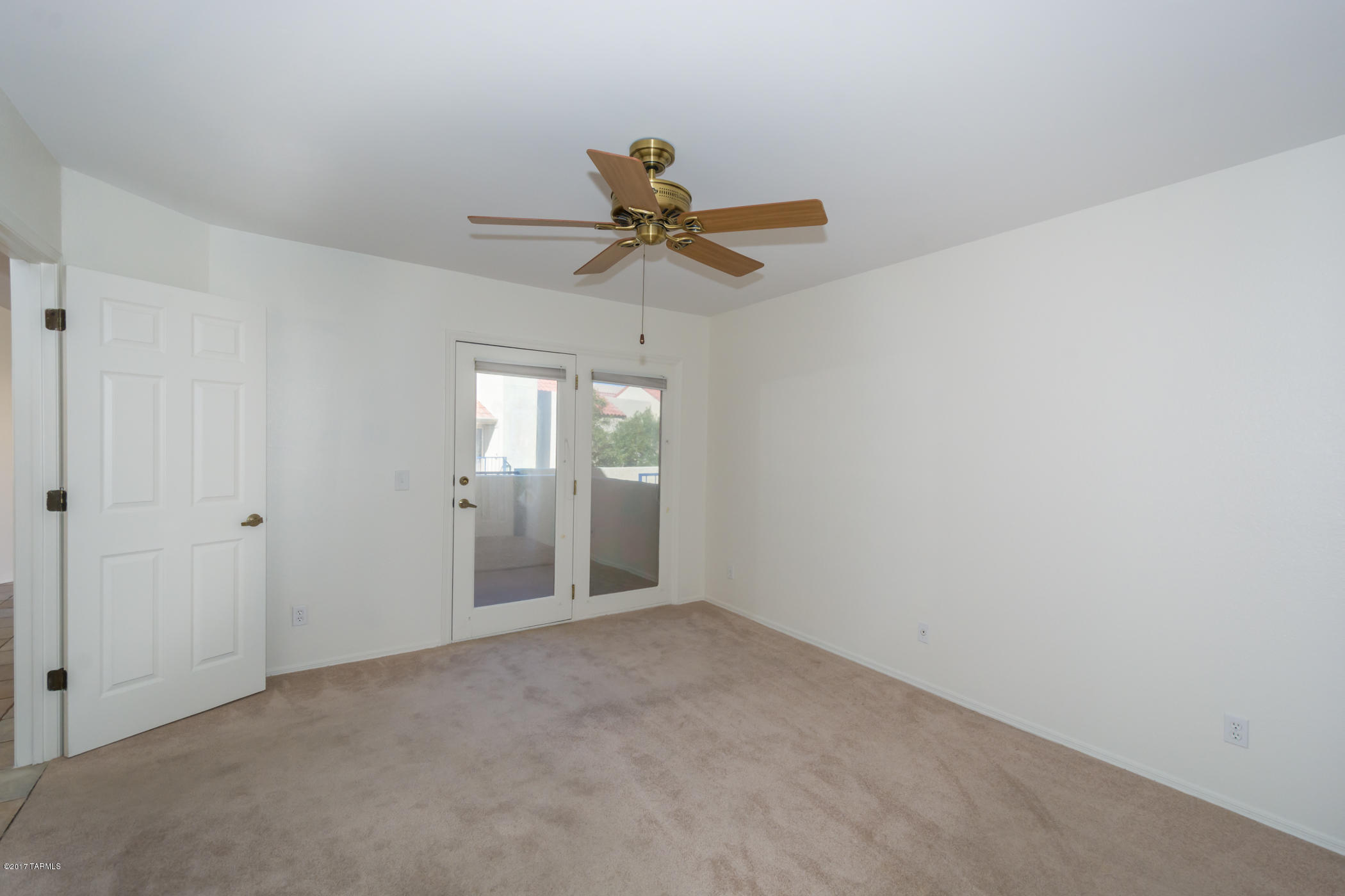 Twelve Hundred River Rd Condos - Residential