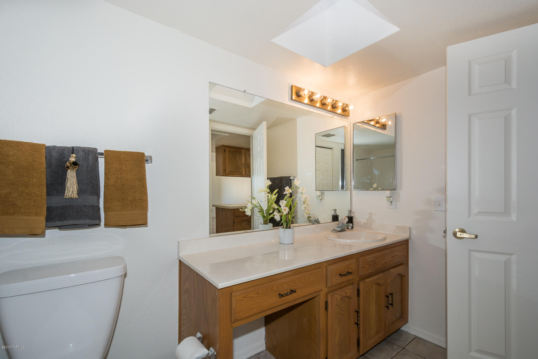 Twelve Hundred River Rd Condos - Residential