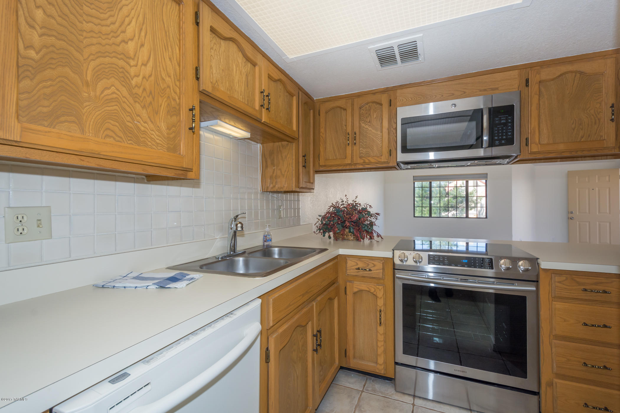 Twelve Hundred River Rd Condos - Residential