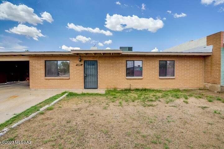 Lovely three bedroom home located in east Tucson! This home has a cozy blue kitchen, wood style flooring in the bedrooms, and an ample backyard. In walking distance to Escalante Park/Pool. Located just blocks from the historical Airplane Boneyard, this home is truly a unique find.