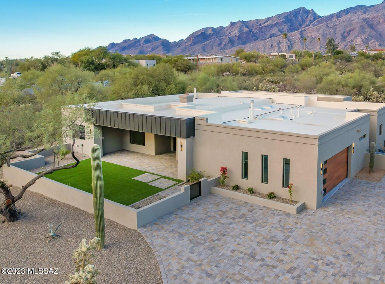 Exquisite Central Foothills Renovation. Set on one of Flecha Caida Estates' premium Lots, this Re-Imagined classic Ranch has become a Modern Masterpiece. Professionally designed and styled. Comprehensive Re-Model has produced a Like-New end product. All new Electrical, Plumbing, Flooring, Cabinets, Windows, Doors, Fixtures, Roof, Paver Driveway, etc.
New Pebble-Tec Pool w/ Paver Surround punctuates the amazing North Facing Backyard. Gorgeous Mountain views from the large covered patio and expansive Sliding Glass Doors. Great room concept with Large Peninsula Island. Kitchen Appliance Package, custom European style Cabinets & sparkling Quartz Counters. Elegant Master Suite w/ Oversized Walk-in Closet. Charming entry Courtyard w/ City Views, Modern Landscape Design and Paver Patio.