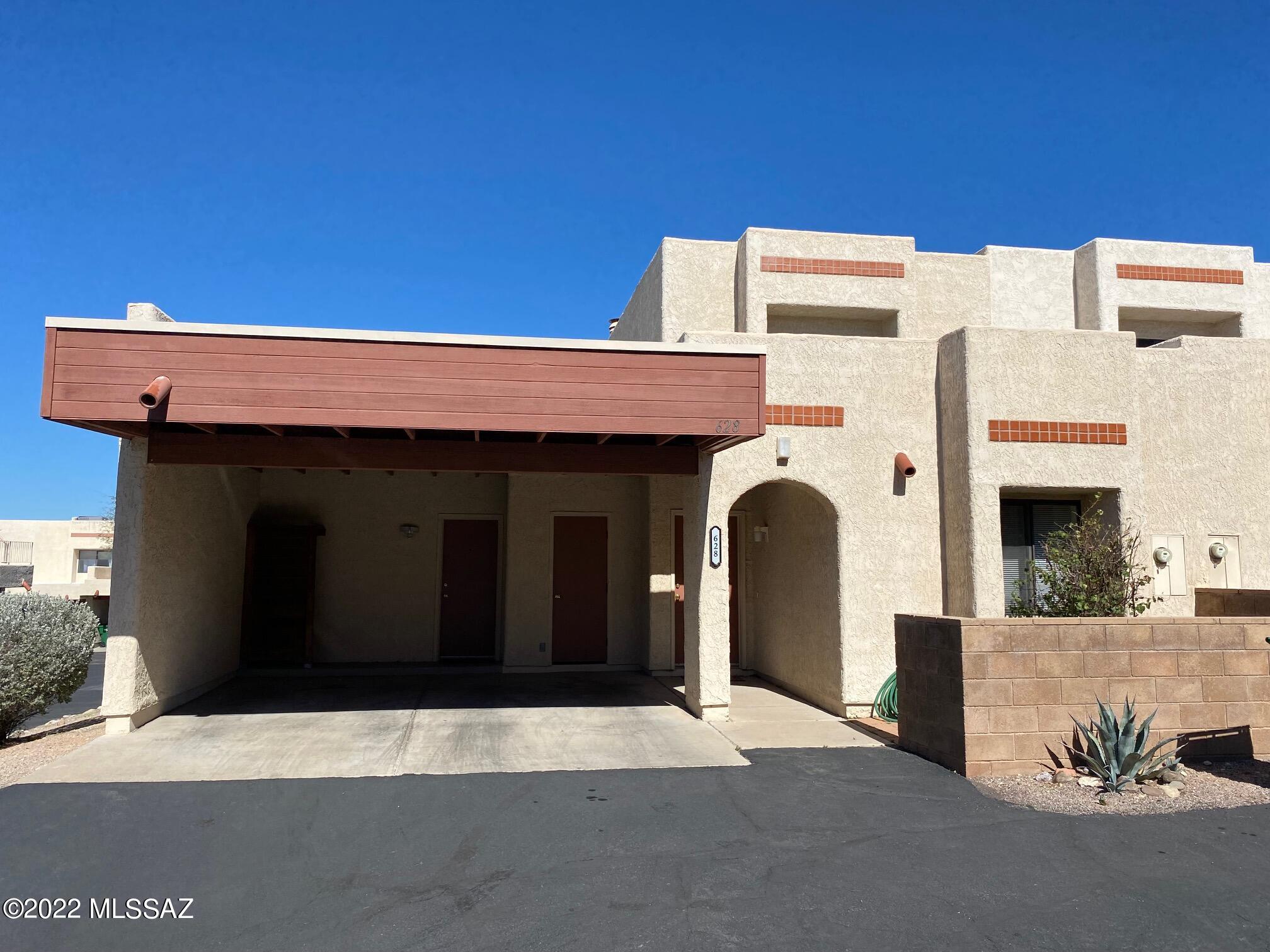 Las Lomitas Townhouses - Residential