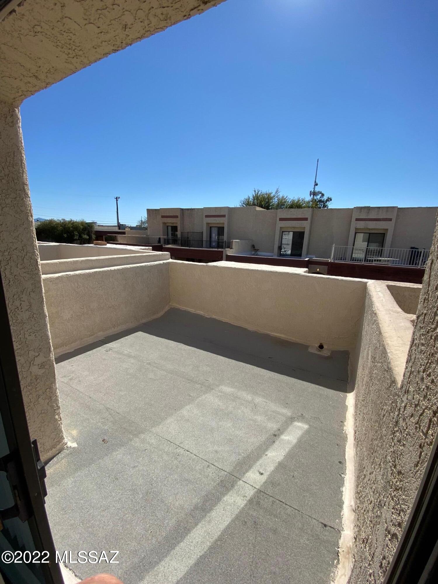 Las Lomitas Townhouses - Residential
