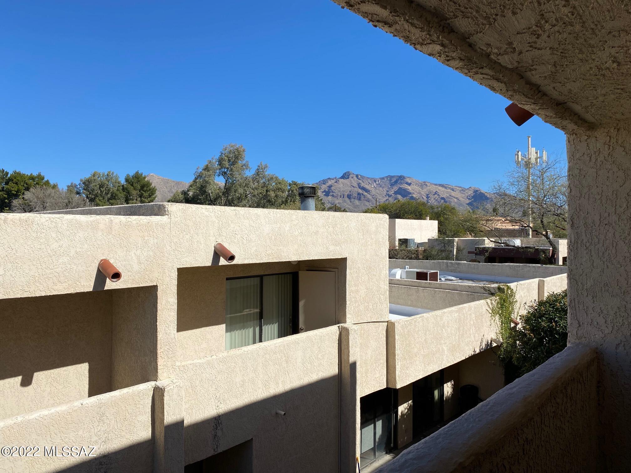 Las Lomitas Townhouses - Residential