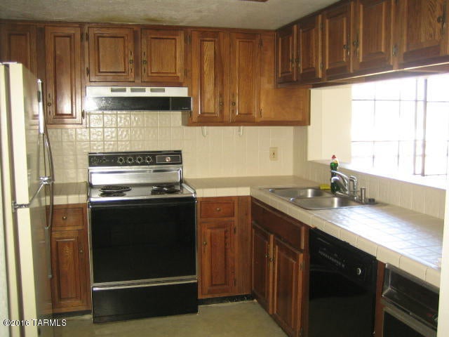 El Presidio Condos (1-16) - Residential Lease