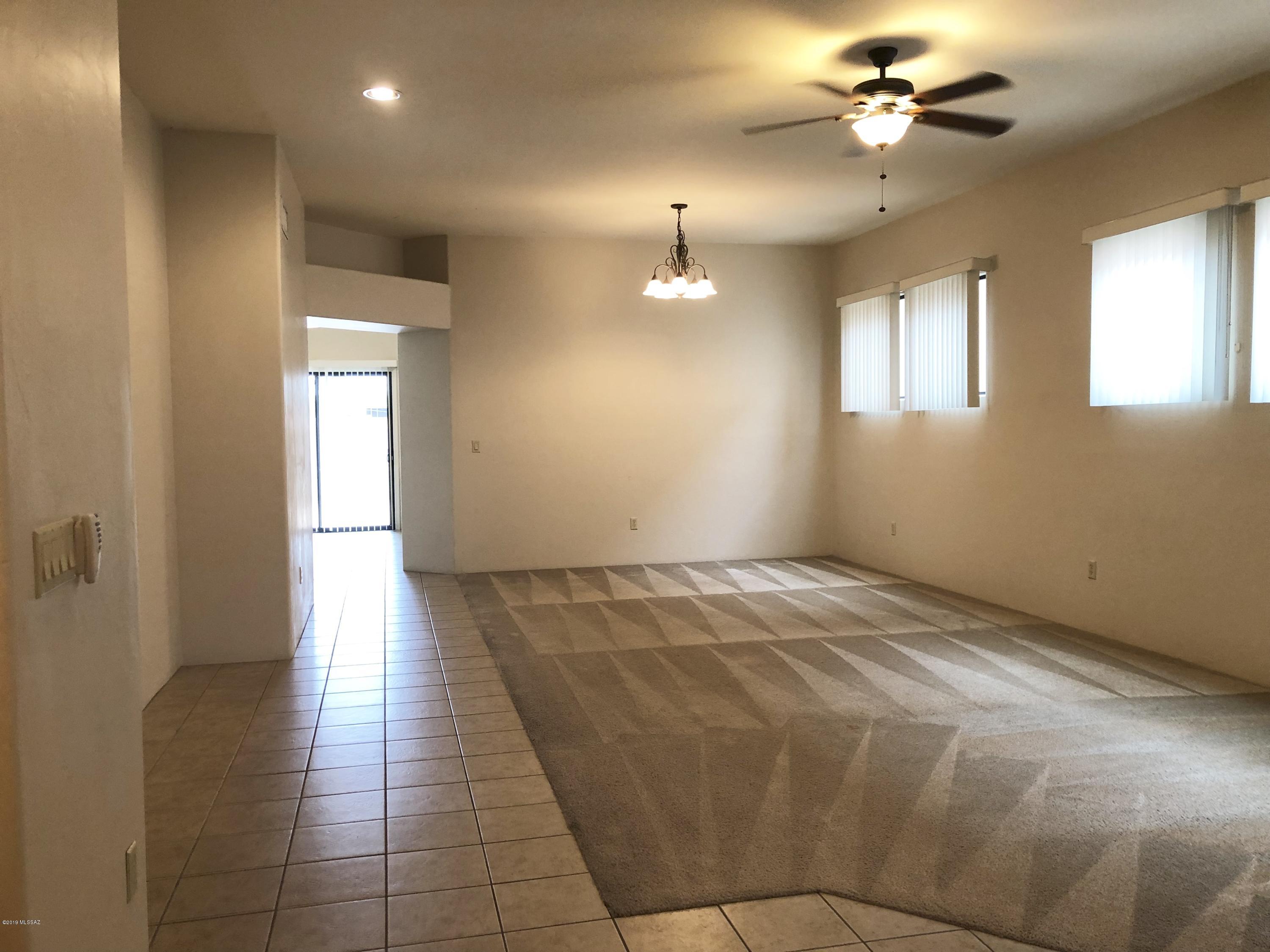 Great 3BR+den/2BA home with NS exposure in gated community. Great location close to UA, downtown
and minutes to freeway. Split bedroom open bright floor plan with great room and tile flooring in all traffic areas; kitchen w/breakfast bar and
beautiful cabinetry; ceiling fans, large fenced backyard.