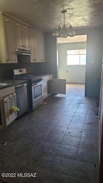 Investor special. 3 bedroom 1 bathroom home in established Benson neighborhood. Large lot. Property is being sold as-is. No repairs will be made. Cash only.