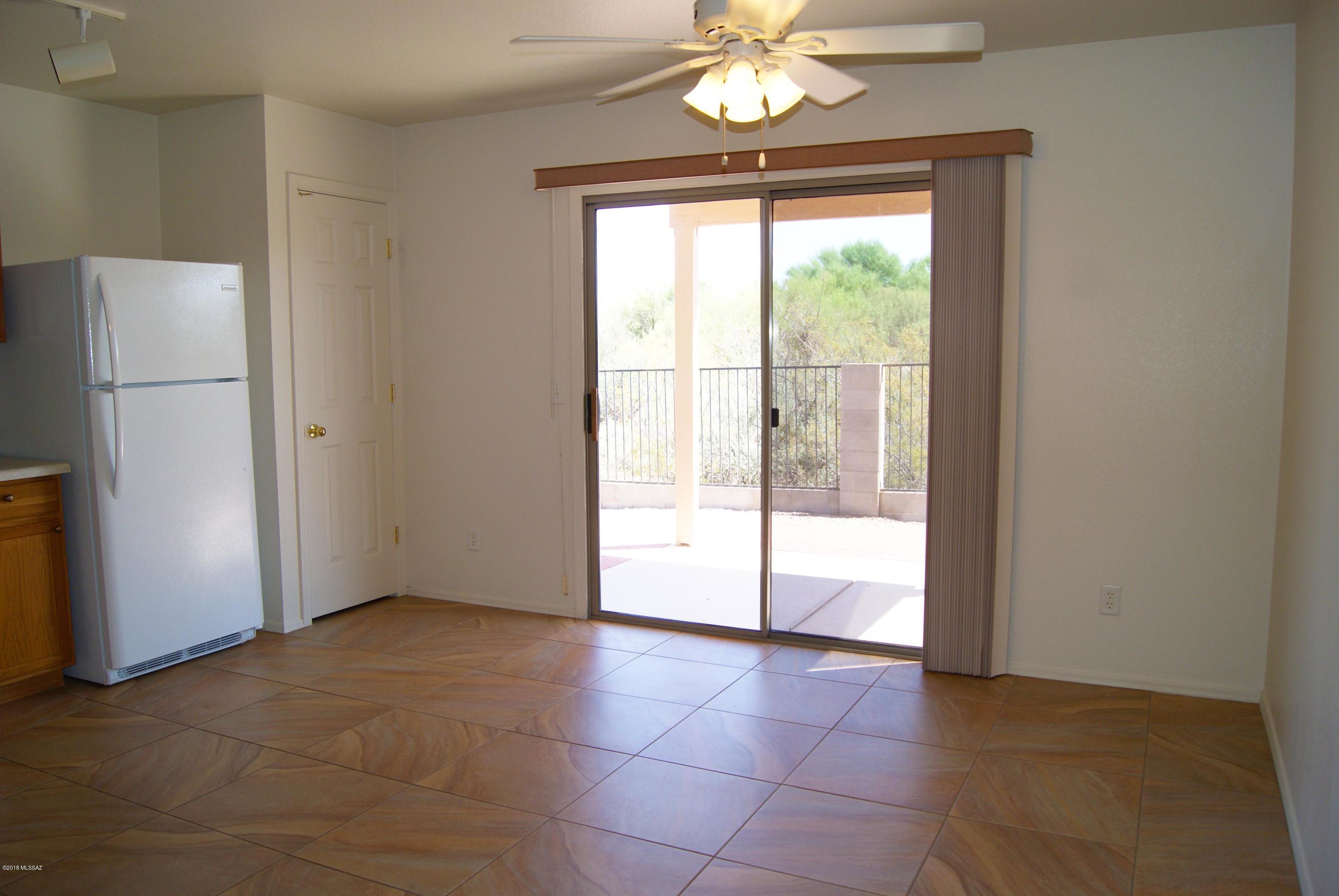 Arizona La Victoria (1-131) - Residential Lease
