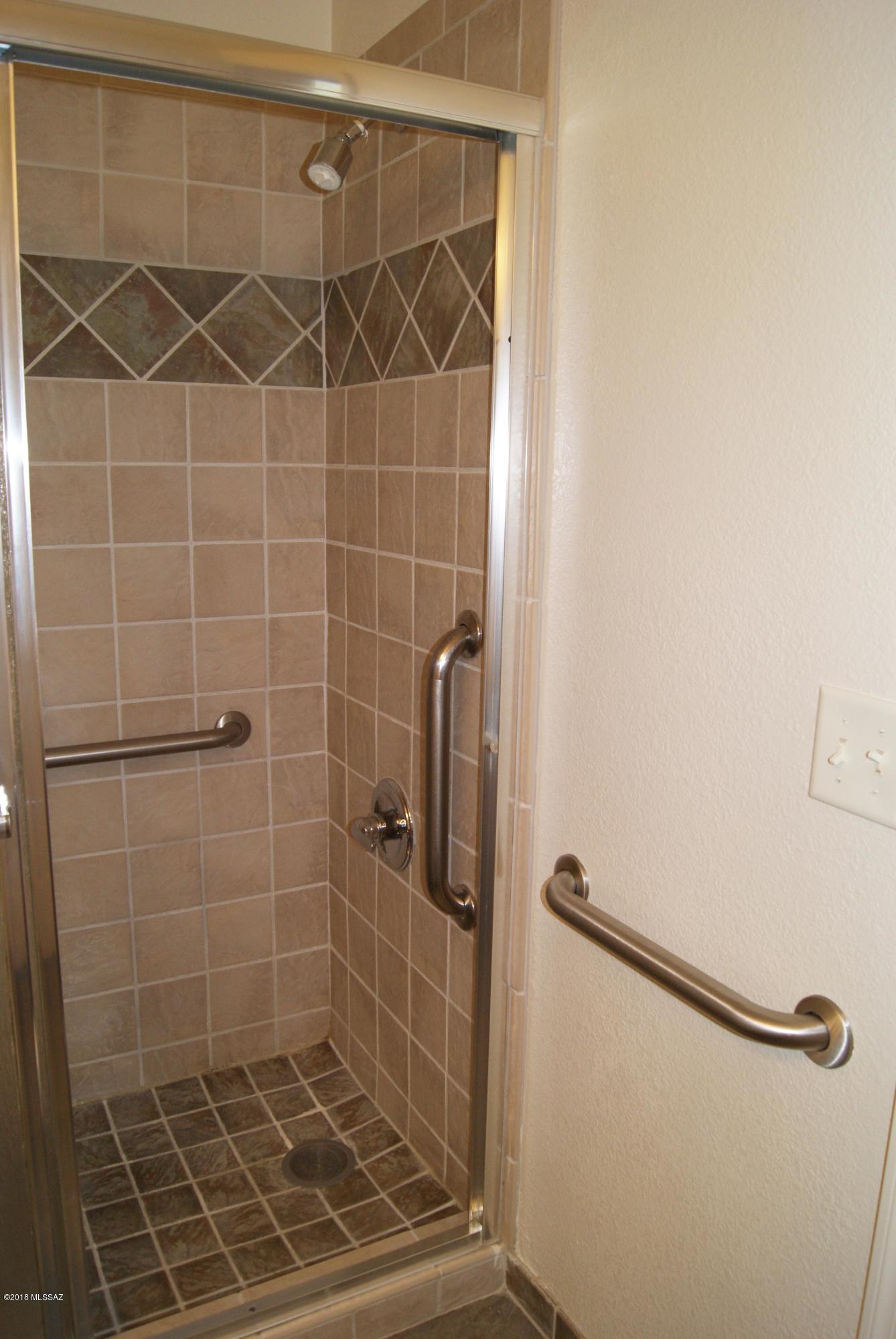 Arizona La Victoria (1-131) - Residential Lease