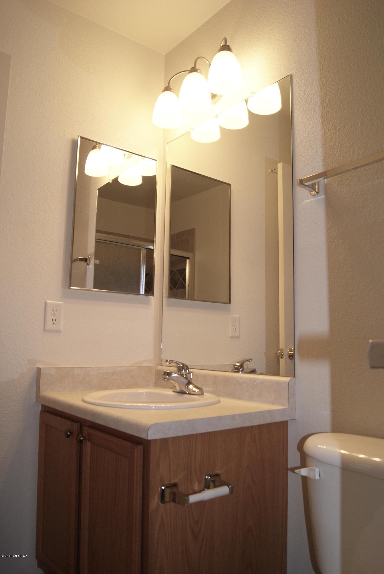Arizona La Victoria (1-131) - Residential Lease