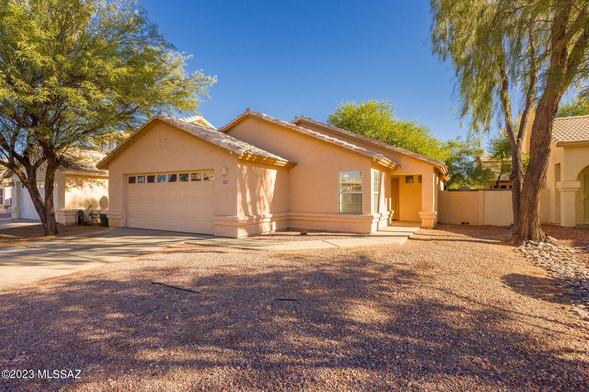 This 3 bedroom 2 bathroom home offers a great room design with split bedrooms, neutral colors throughout, a fireplace located in the family room, covered patio and large rear yard. Come check out this wonderful home!