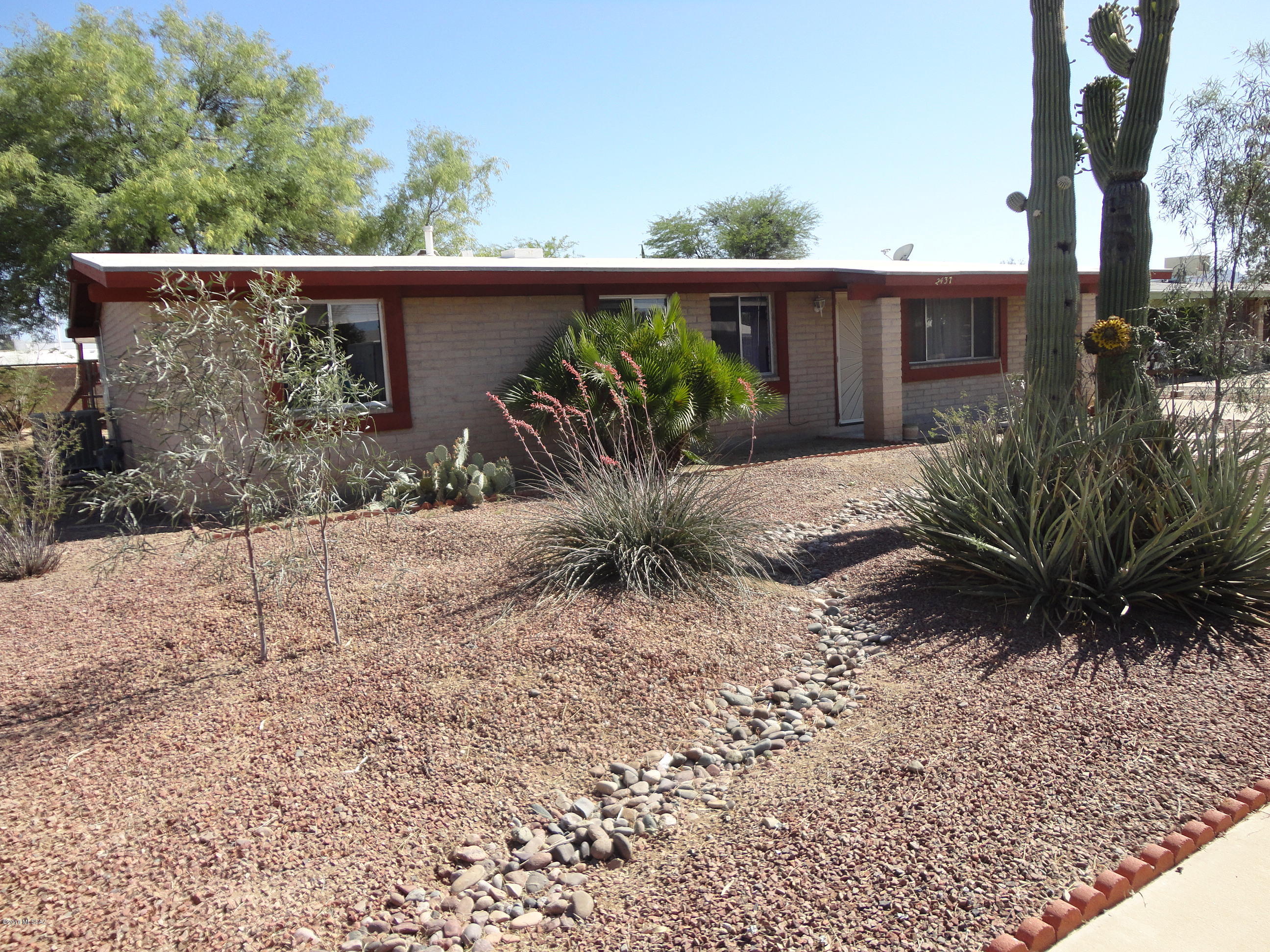 Nicely maintained home on cul-de-sac in quiet neighborhood. Recent upgraded kitchen cabinetry with granite counter tops in spacious kitchen with hi-top breakfast bar also with granite top, nearly new smooth top electric kitchen stove, recent upgraded bathrooms, new blown-in insulation in ceiling, new refrigerant AC and vents installed in 2013, new furnace installed in 2013, new water heater, recent roof re-coating, large pleasant rear yard with inviting covered patio with mister. Seller will consider offers between $173,000.00 and $180,000.00.