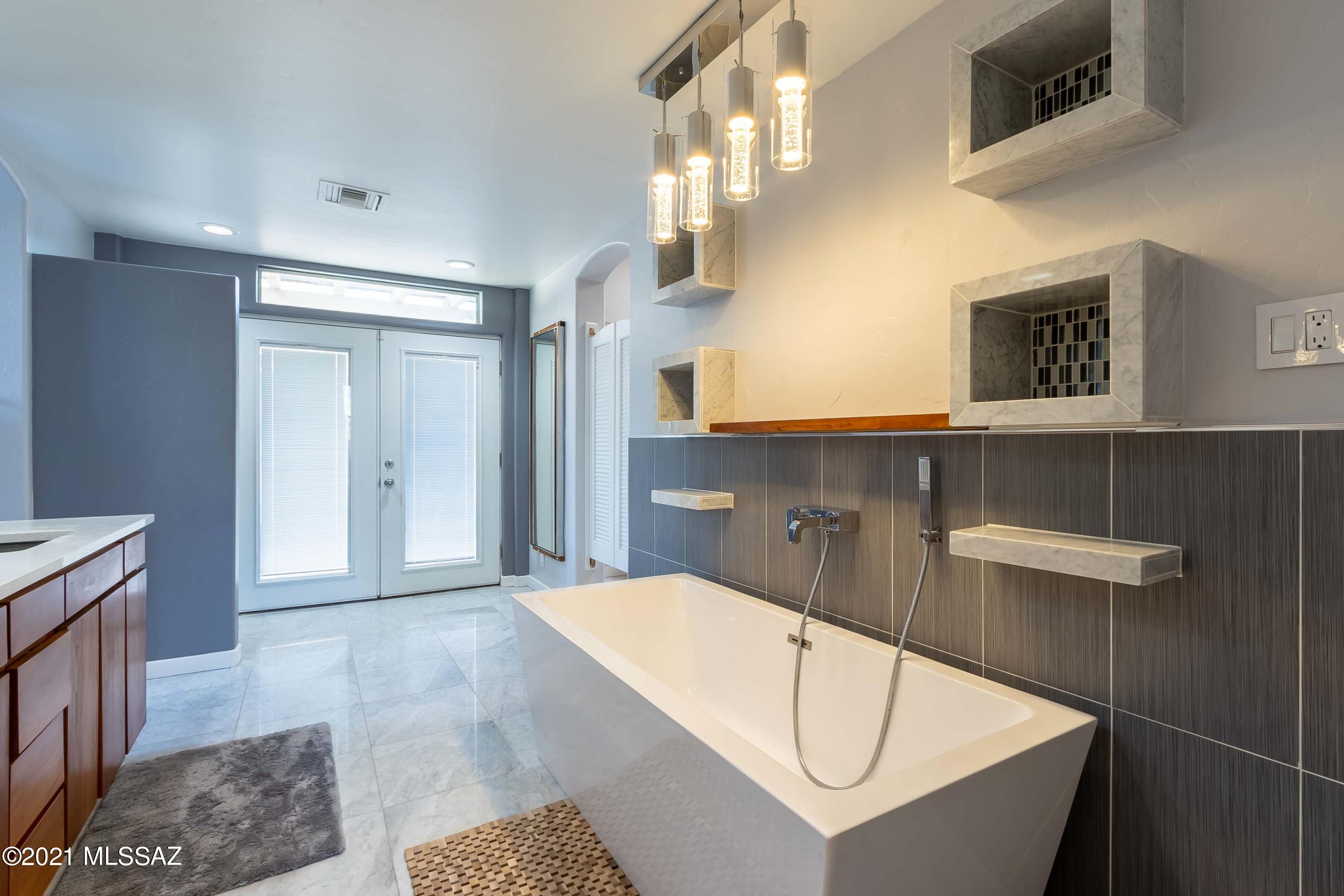 Catalina Foothills Estates NO. 10 (1-72) - Residential