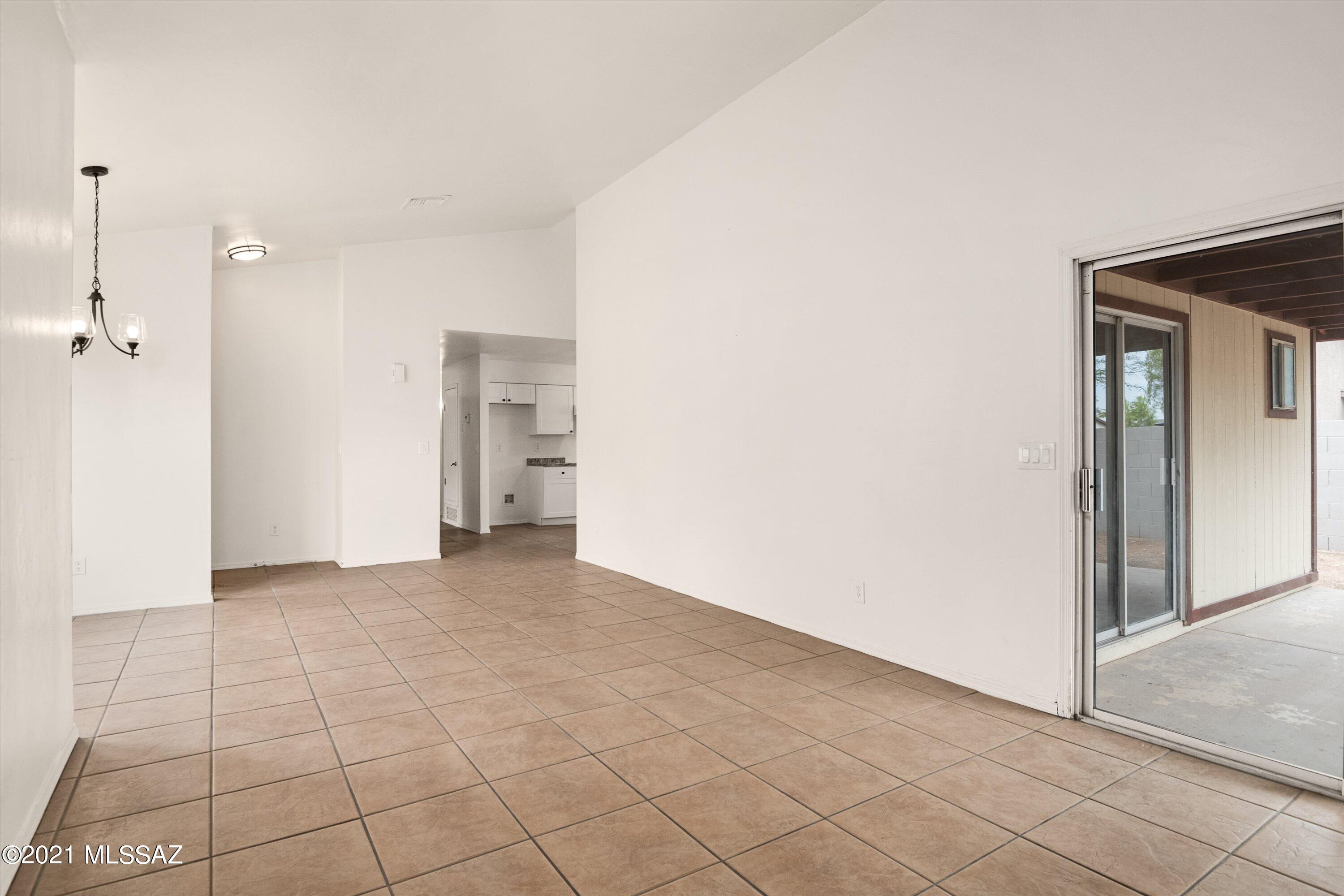 Los Olivos Est I (1-24) - Residential