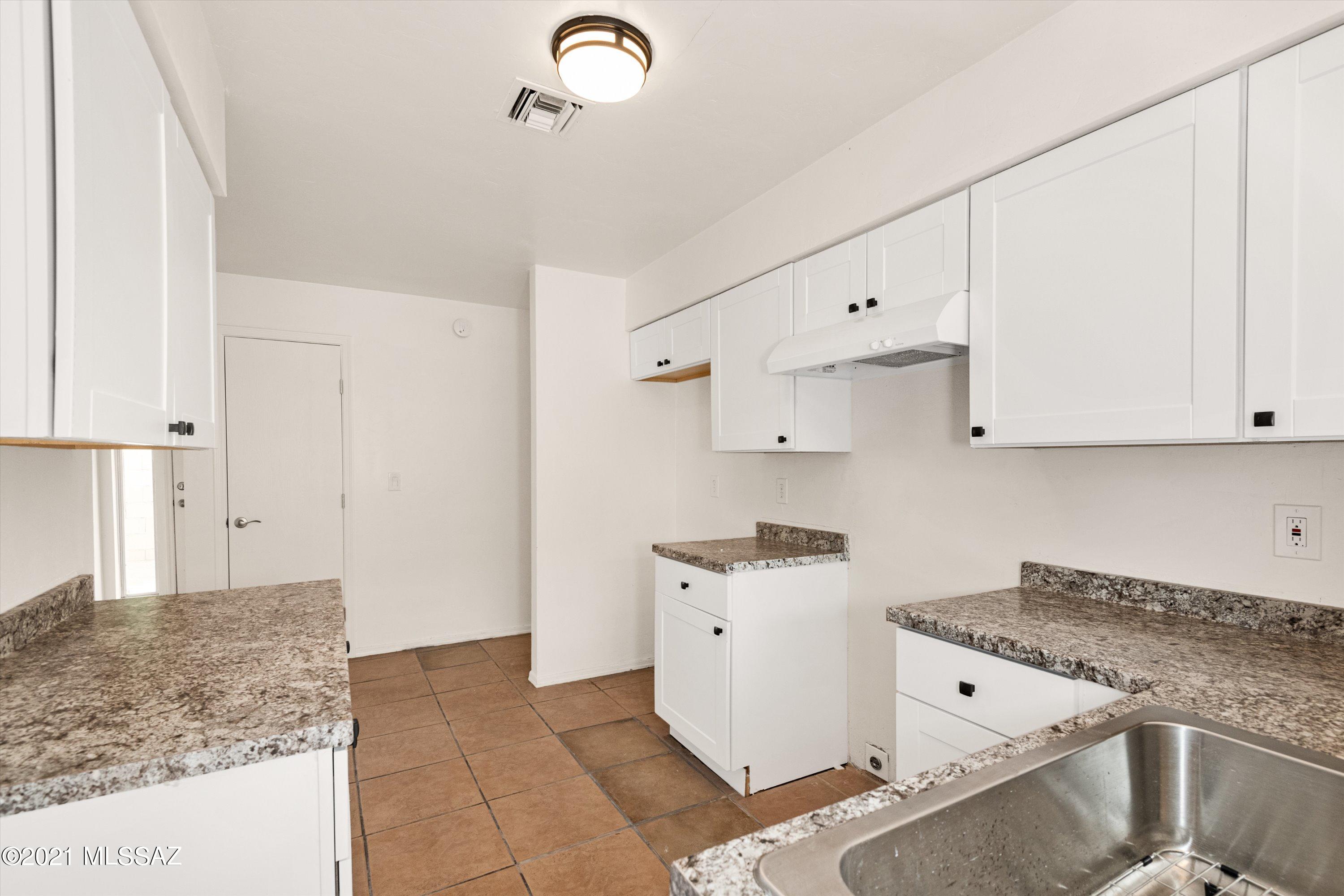 Los Olivos Est I (1-24) - Residential