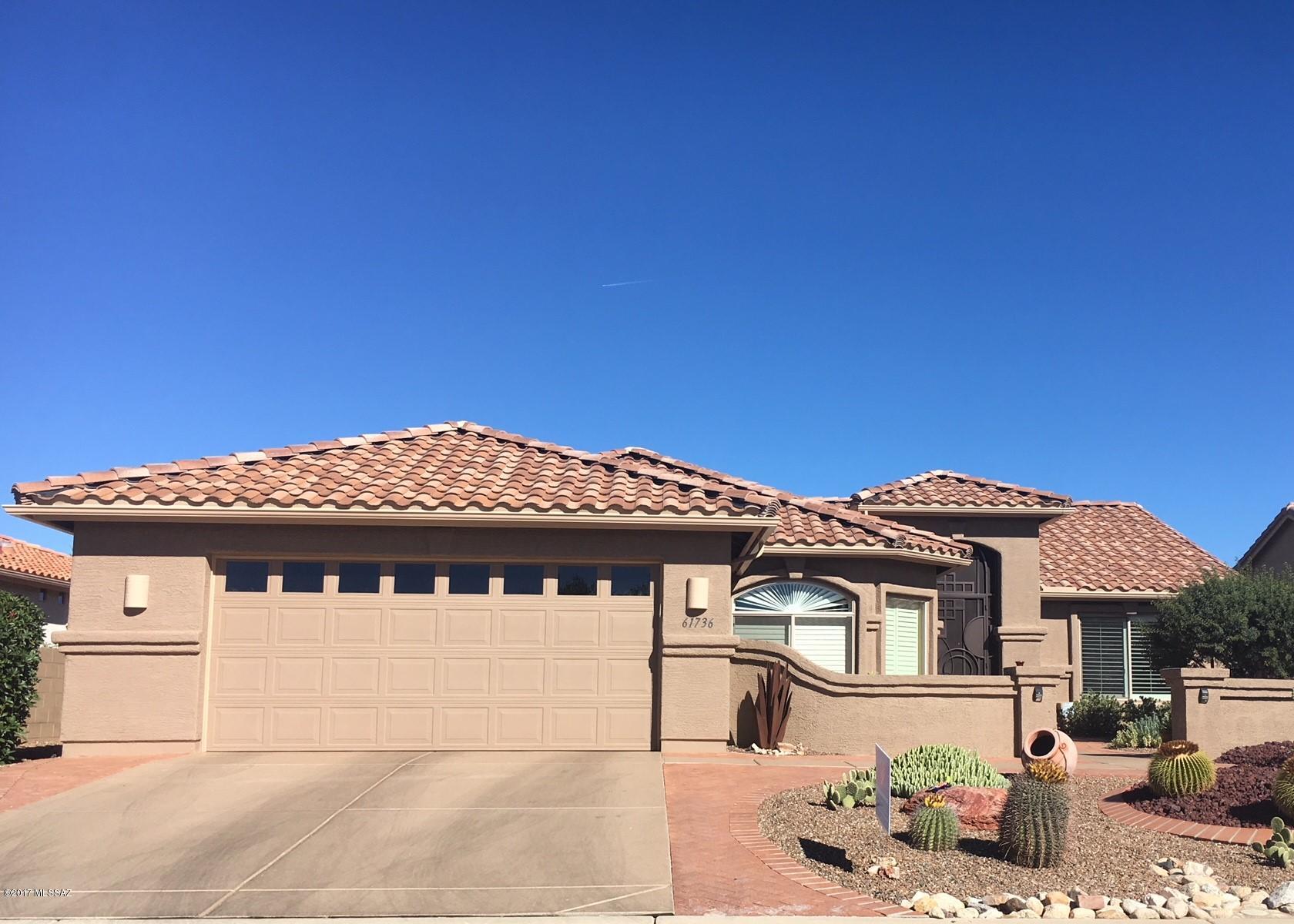 Upgraded Laredo with beautiful front courtyard and very private backyard.
