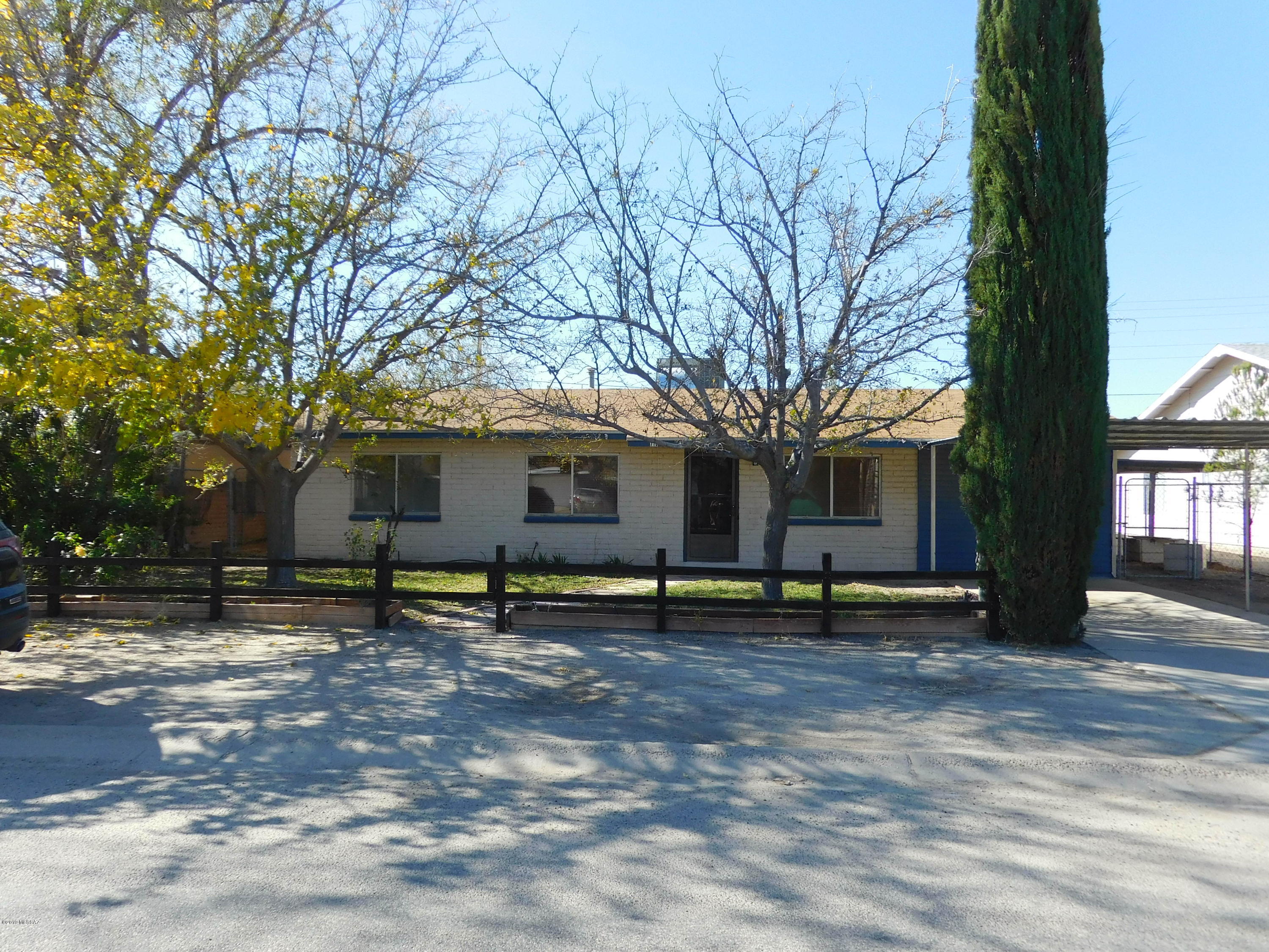 Beautiful Remolded 3 bedroom 2 bath home in town ready for a new family, with great curb appeal. A covered carport for your vehicles. A large media room or could be used to make another bedroom. New laminate wood flooring and carpet through out the home for a nice comfortable feel. Nice remolded bathroom and upgraded kitchen. 
As you go out the back door you can enjoy a garden area, or play some basketball with your own court, maybe a sit under the covered patio and enjoy the day. Completey fenced in.