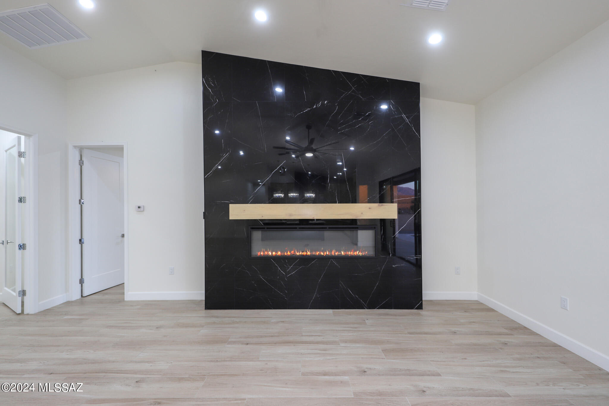 Tecolote De Oro (1-14) - Residential